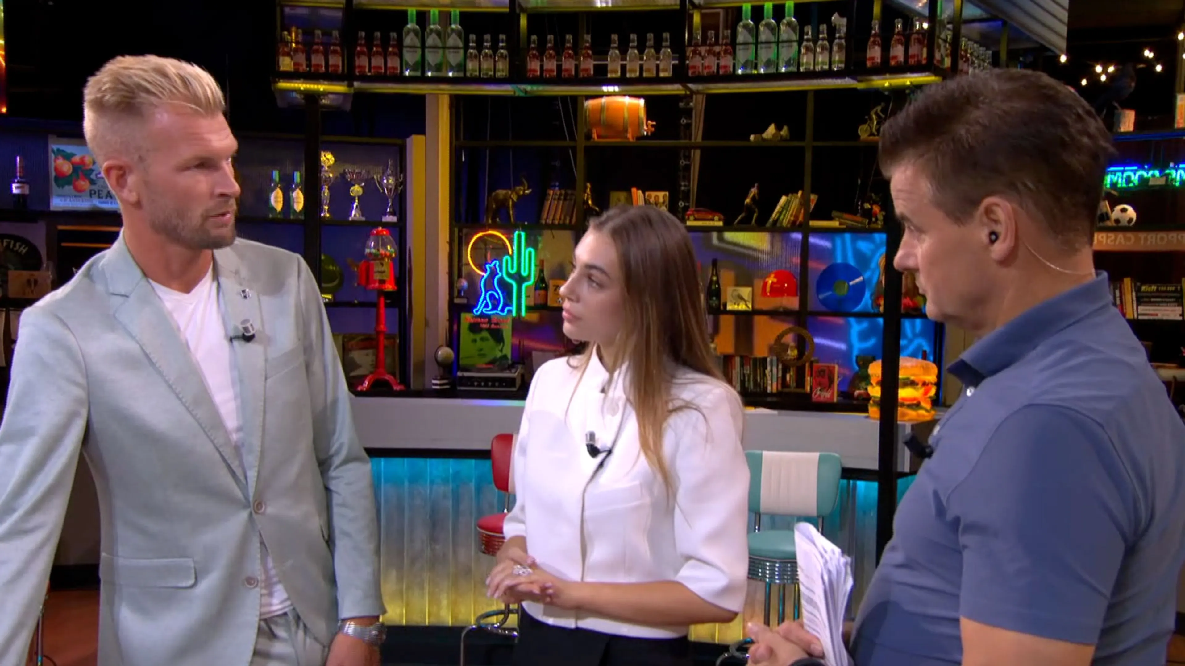 Wat vindt Valentine Besard van Ruben van Gucht zijn relaties met drie vrouwen? 