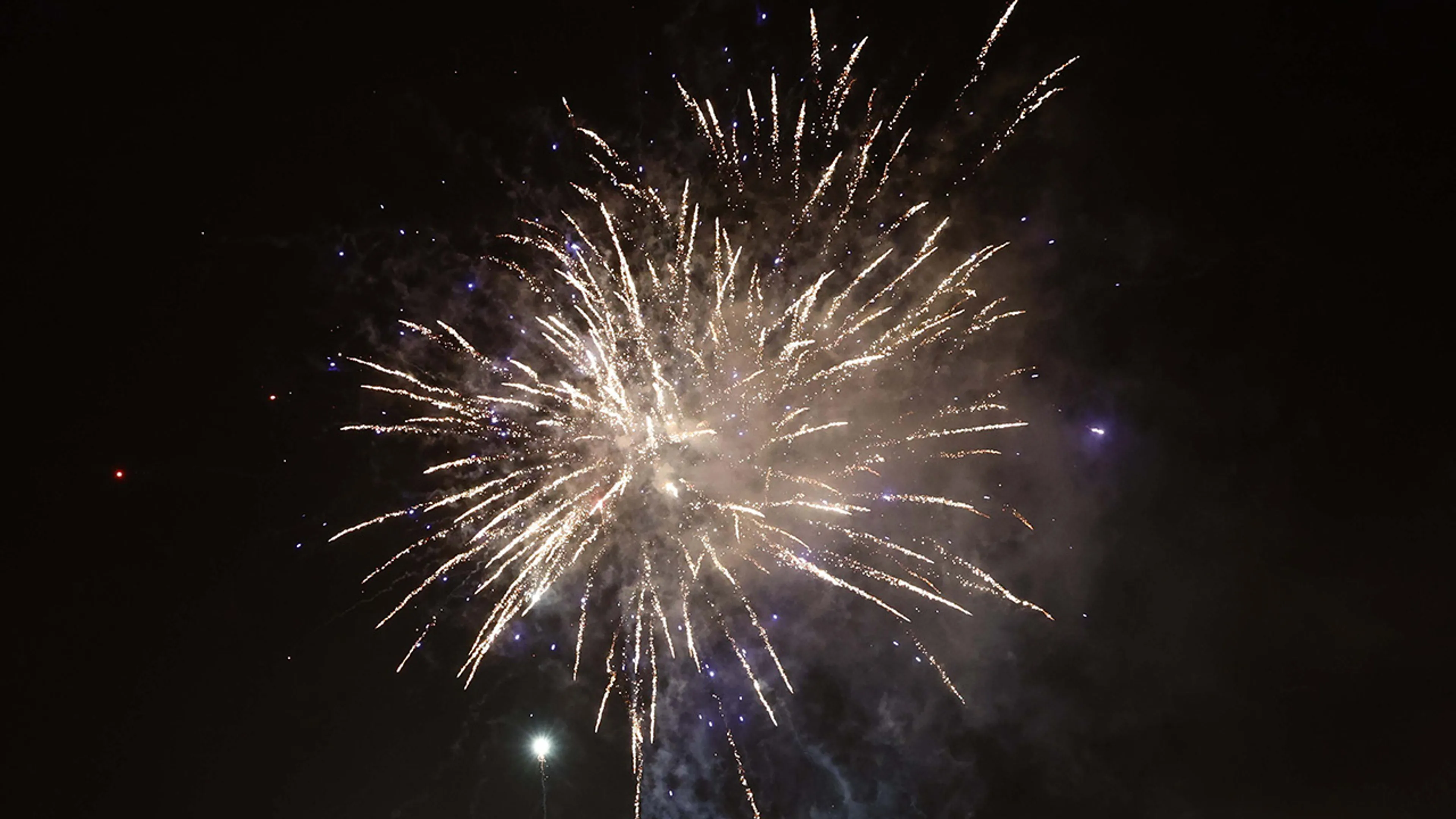 Nederlanders hebben voor circa 105 miljoen euro vuurwerk ingekocht