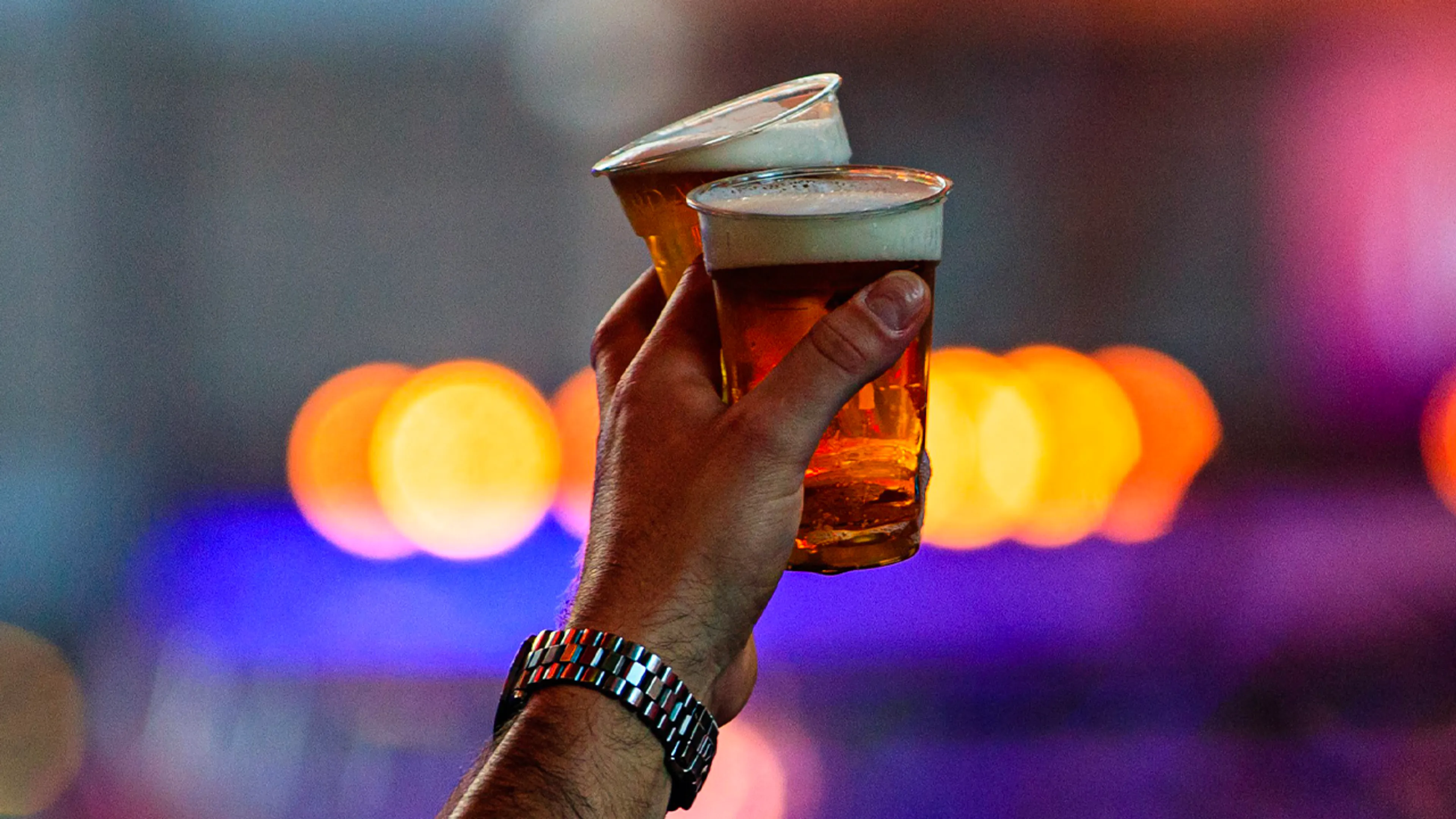Gezondheidsraad adviseert om alcoholgebruik te 'denormaliseren en ontmoedigen'