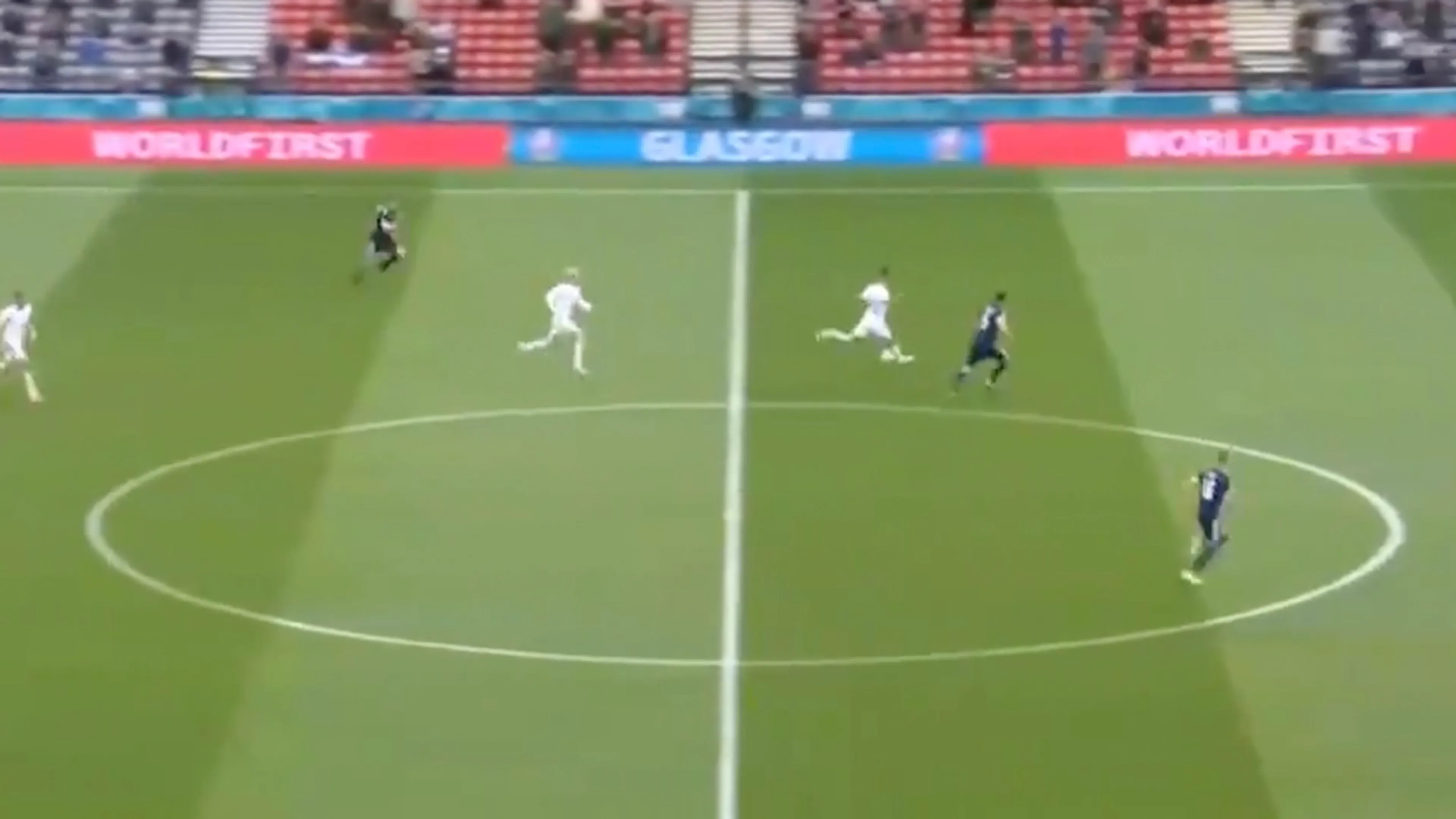 Absolute wereldgoal Tsjechië met afstandsschot vanaf middellijn