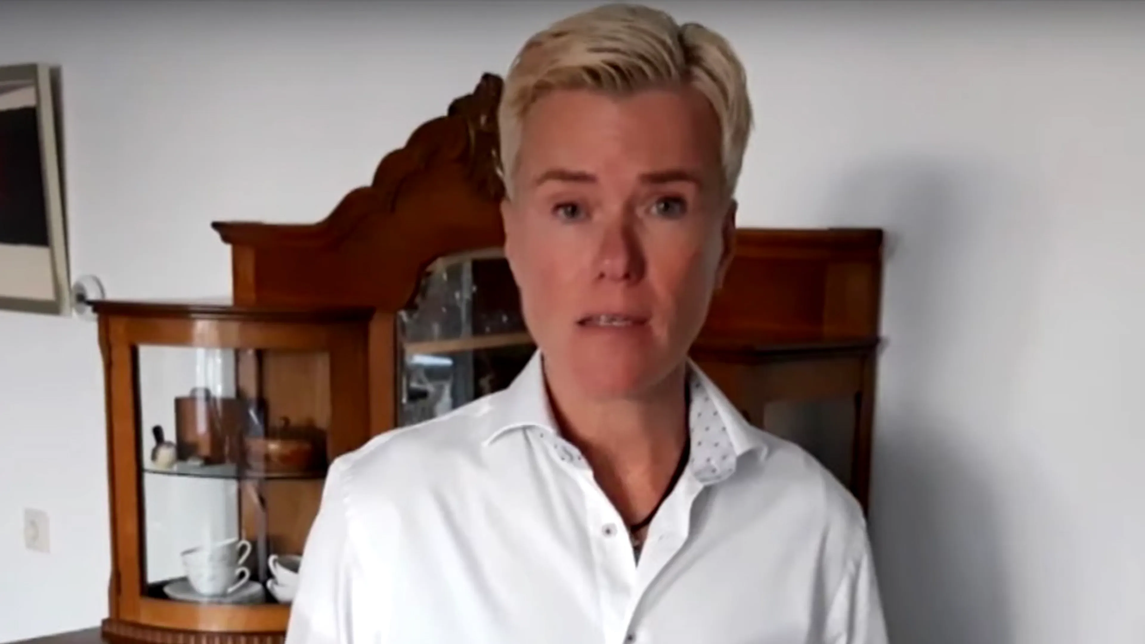 Ellie Lust over kritiek op Coronalied: 'Neem nog een augurk'
