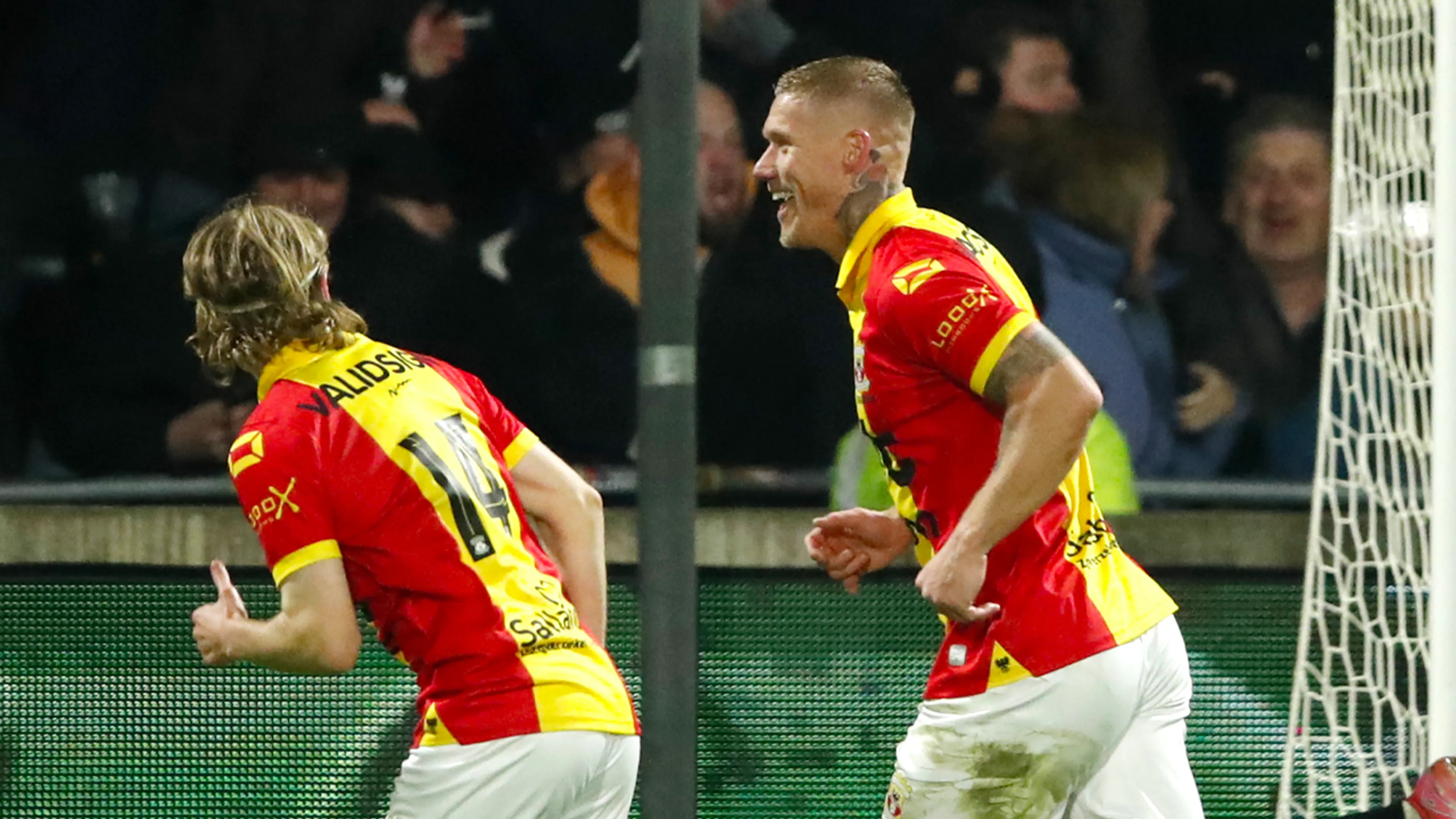 Videogoal: Edvardsen zet Go Ahead Eagles op gelijke hoogte met PSV