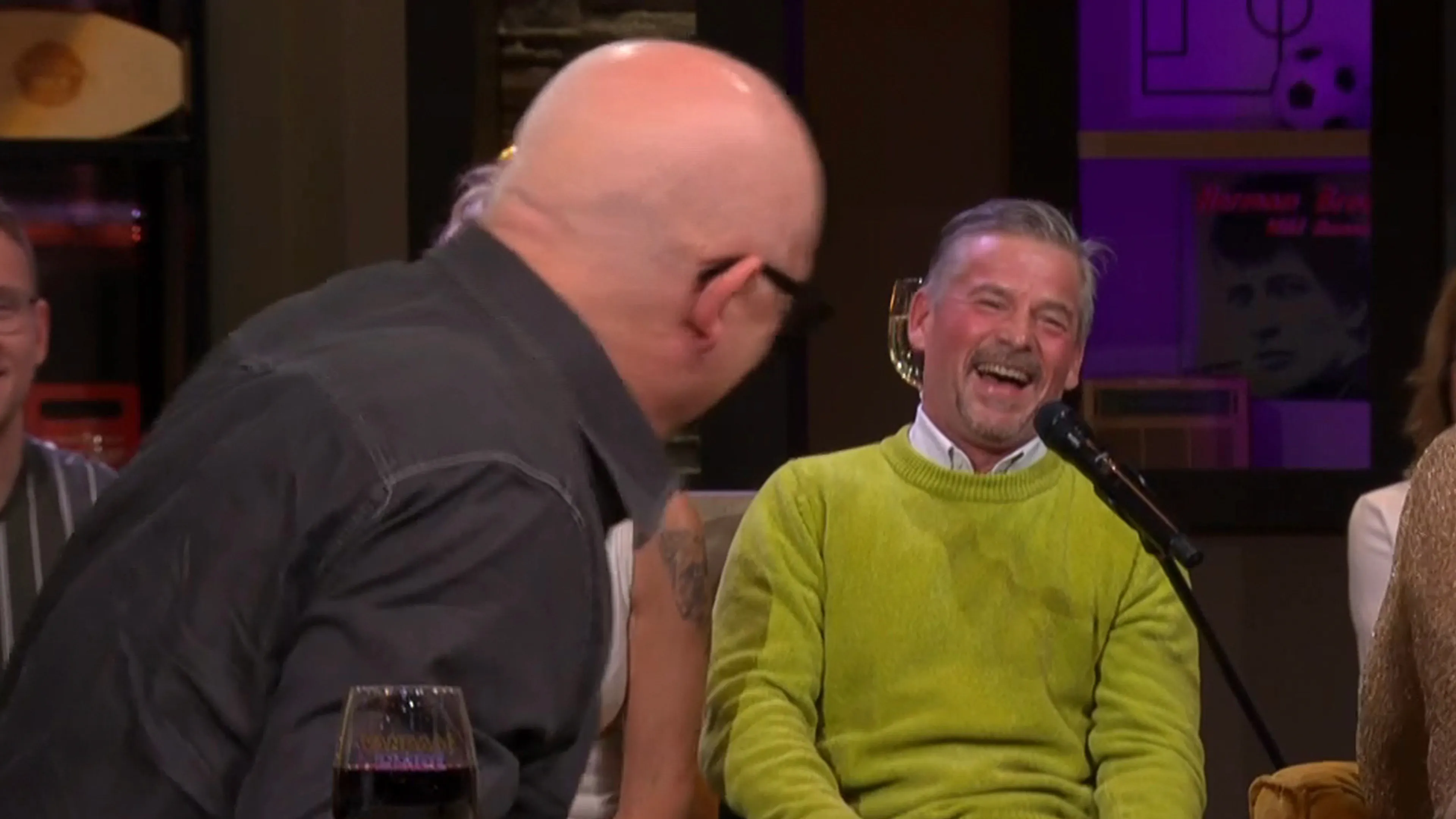 René van der Gijp verrast door bekende in het publiek: 'Die ken ik!'