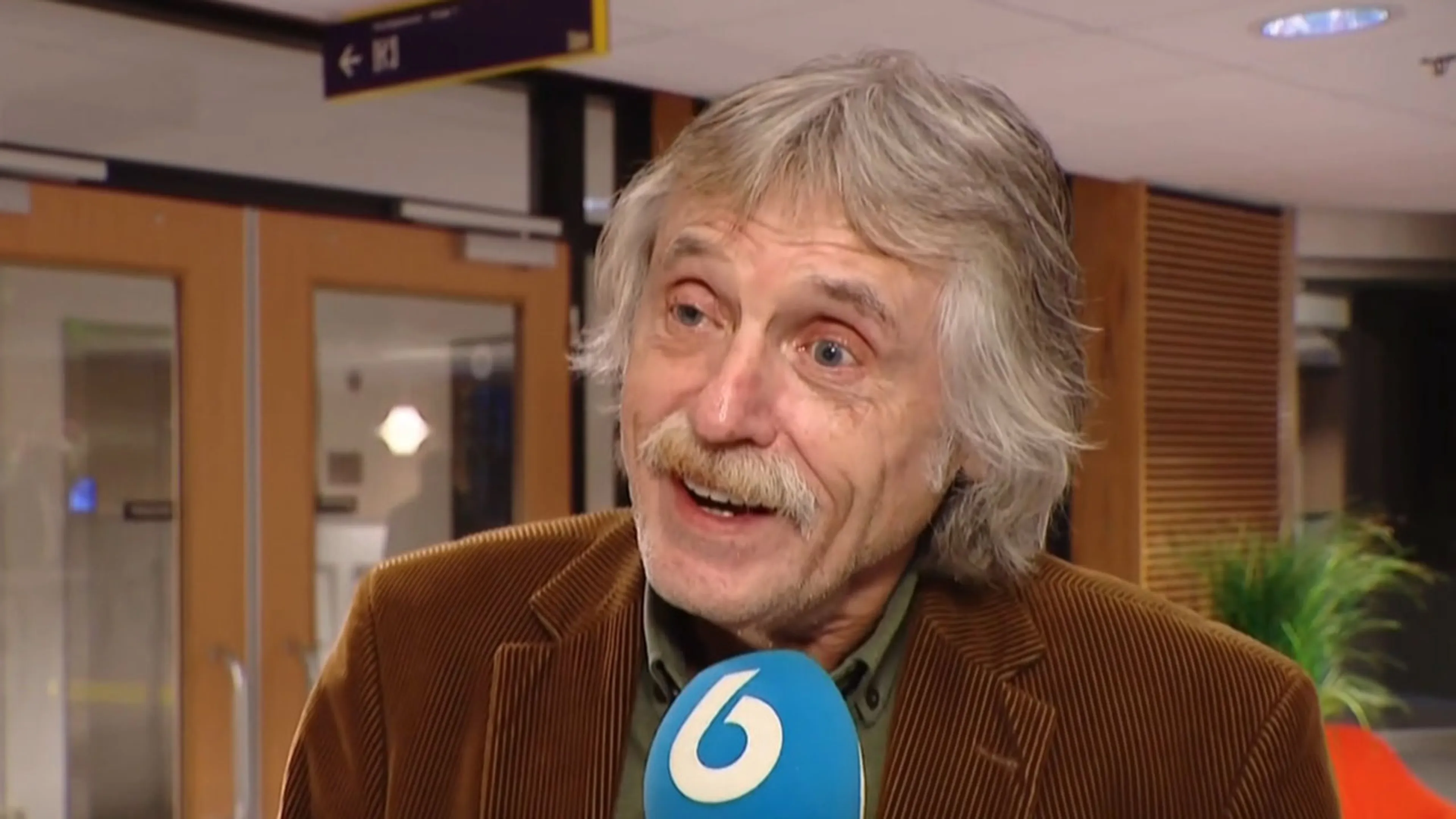 Johan Derksen moet niet denken aan klaverjassen in het dorp: 'Dan liever een avondje met Wilfred!'