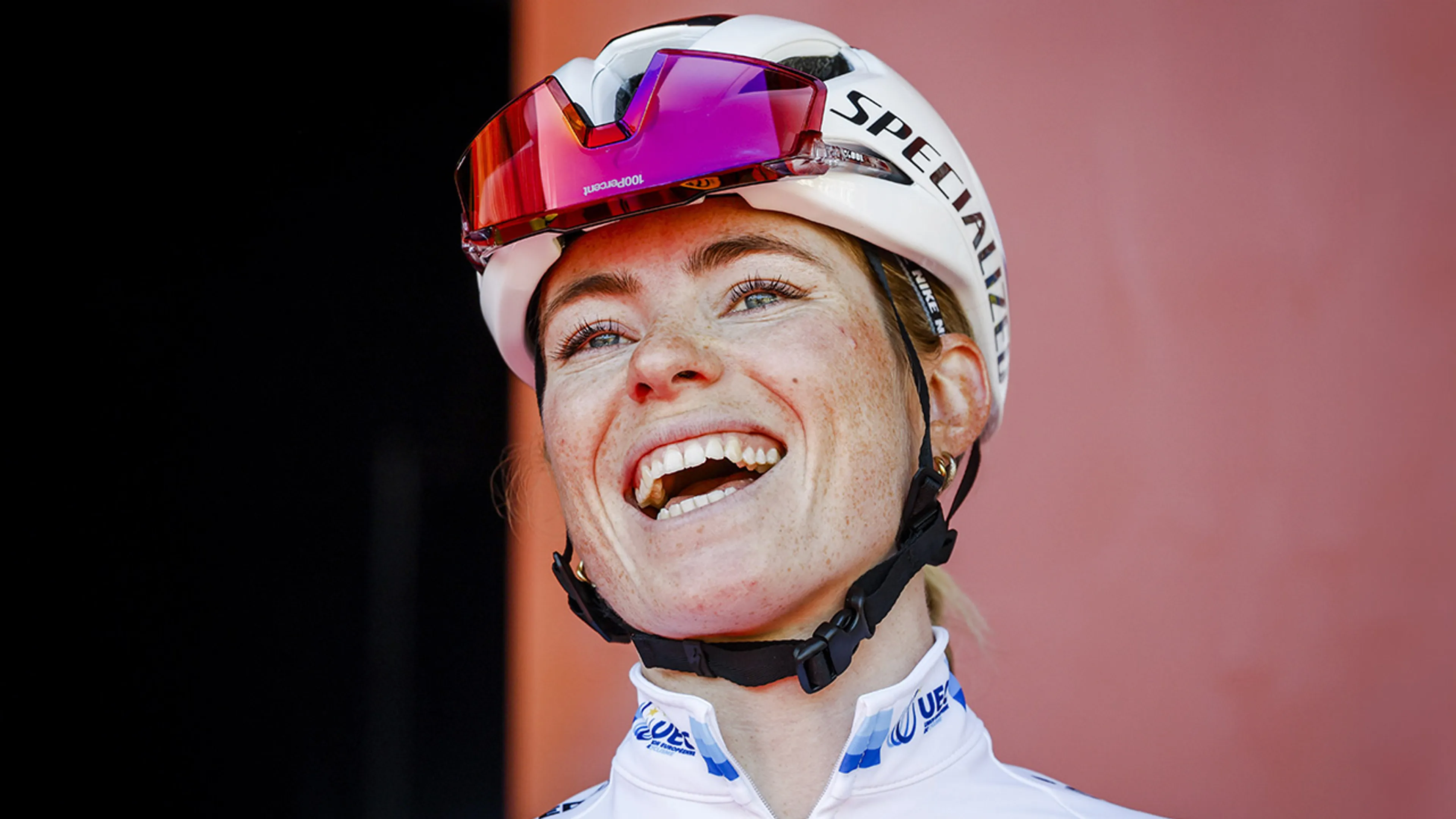 Demi Vollering wint na Ronde van Vlaanderen voor de derde keer Luik-Bastenaken-Luik