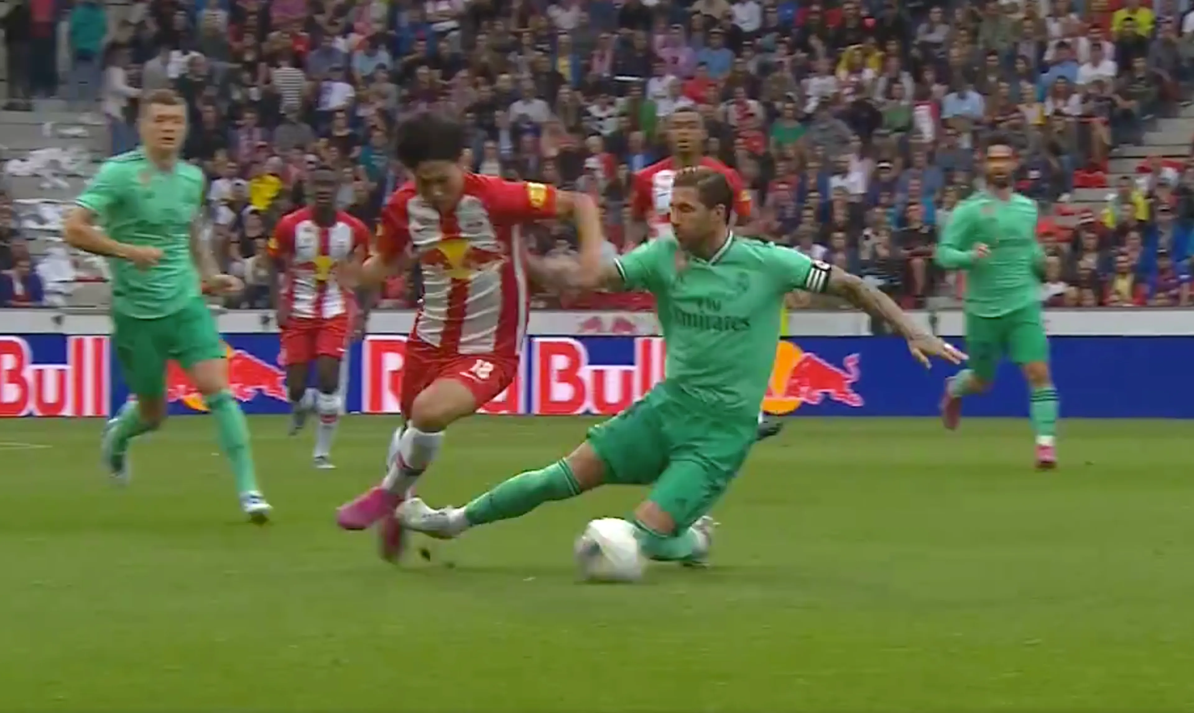 Sergio Ramos geeft lelijke doodschop in oefenduel
