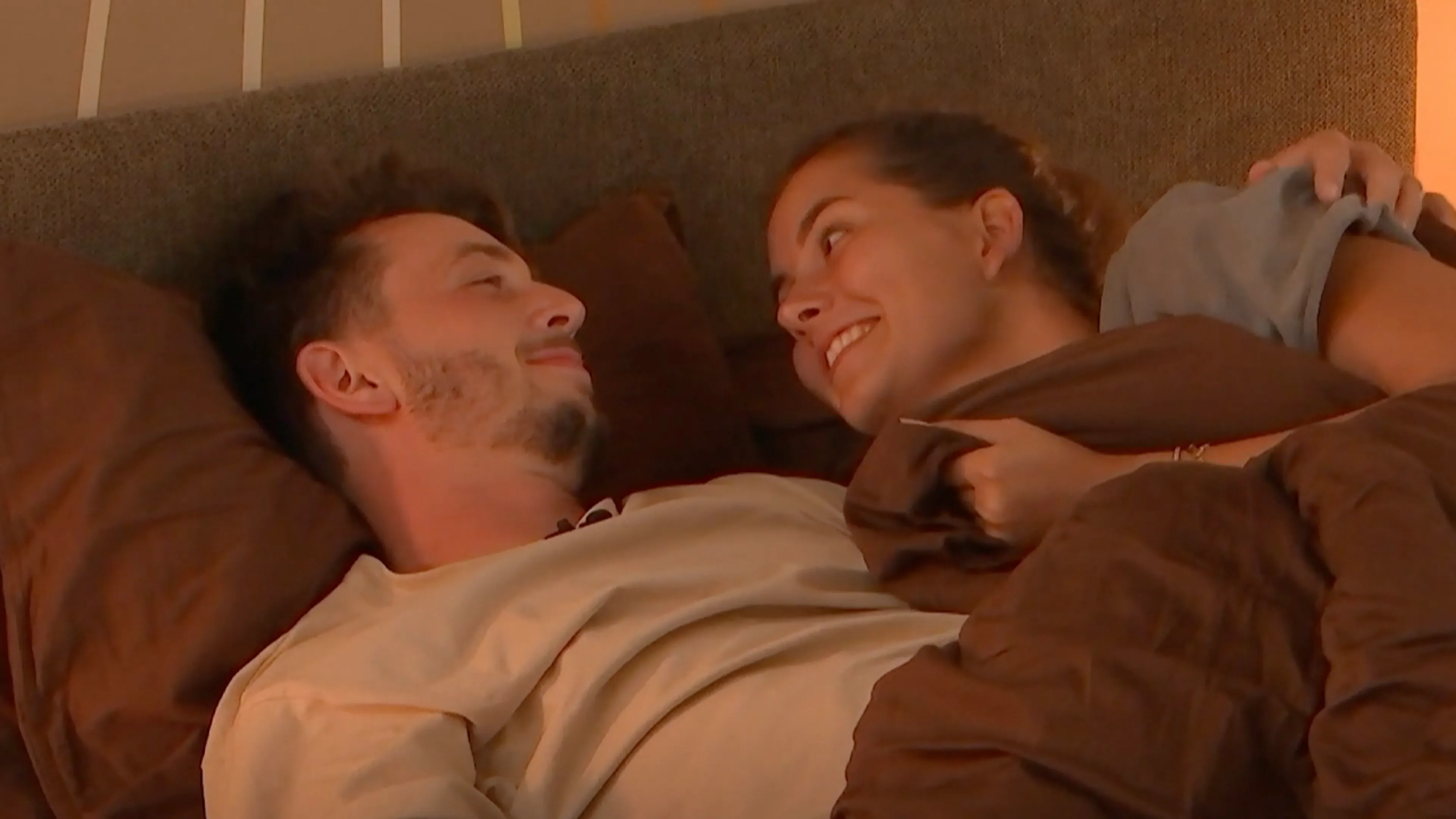 Naomi en Tjade in Lang Leve de Liefde: Licht aan of uit tijdens de daad?