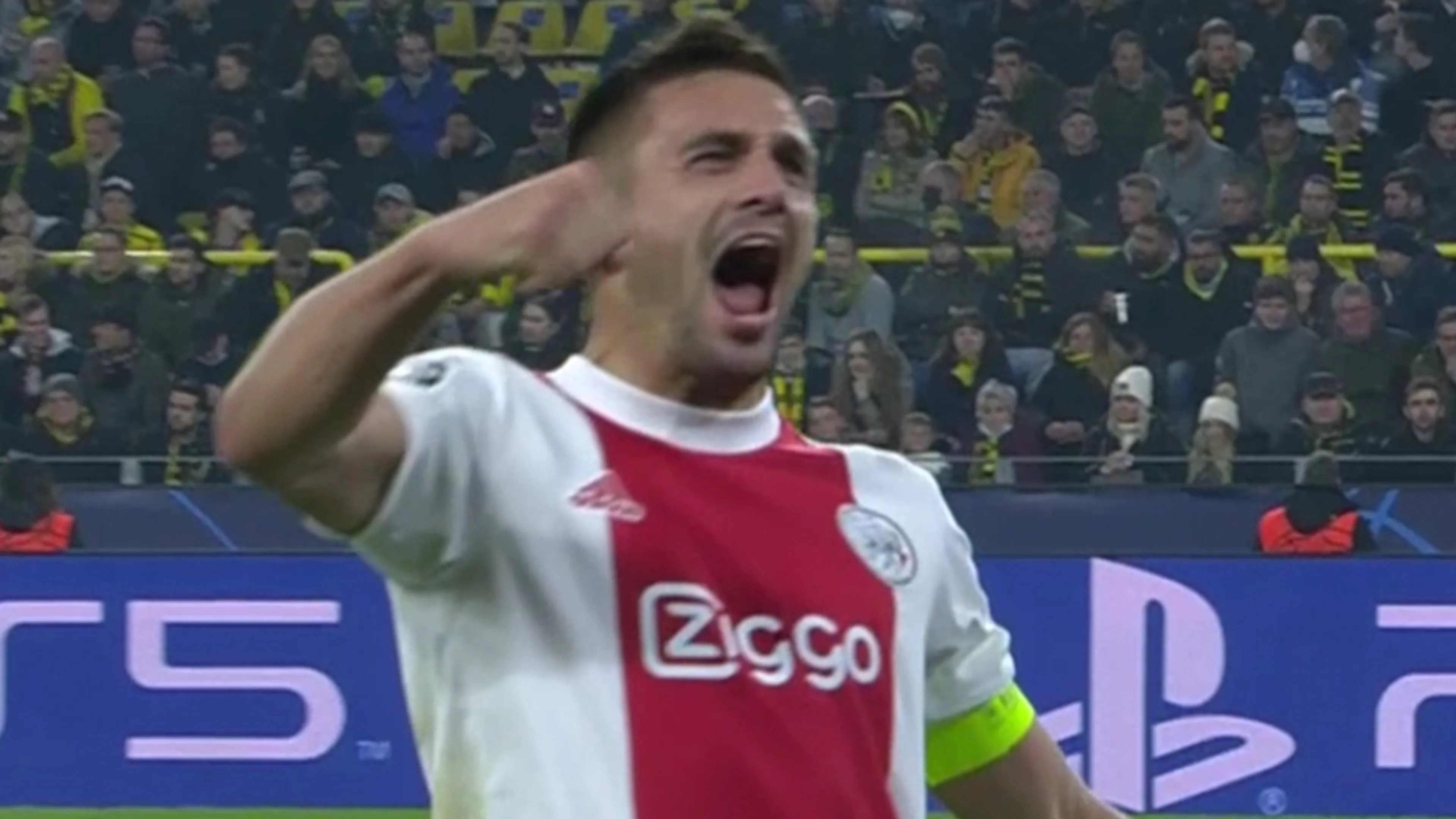 VIDEOGOAL: Tadic tikt gelijkmaker binnen voor Ajax