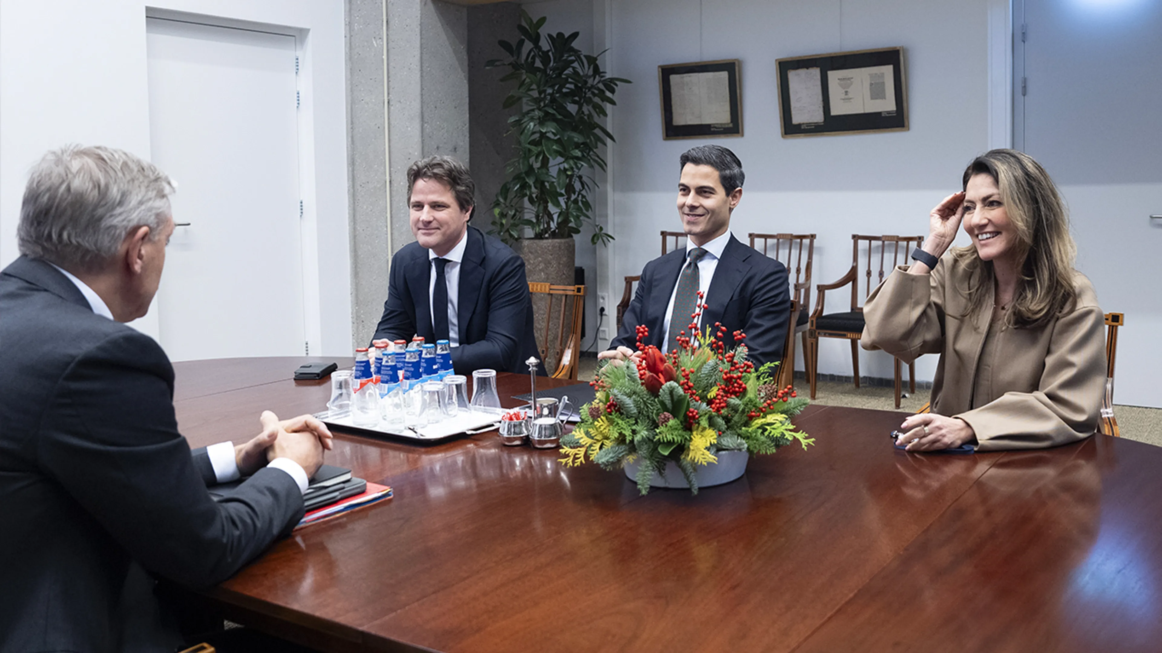 Informateur Buma adviseert D66, CDA en VVD om met andere partijen te praten: 'Hoe breder, hoe beter'