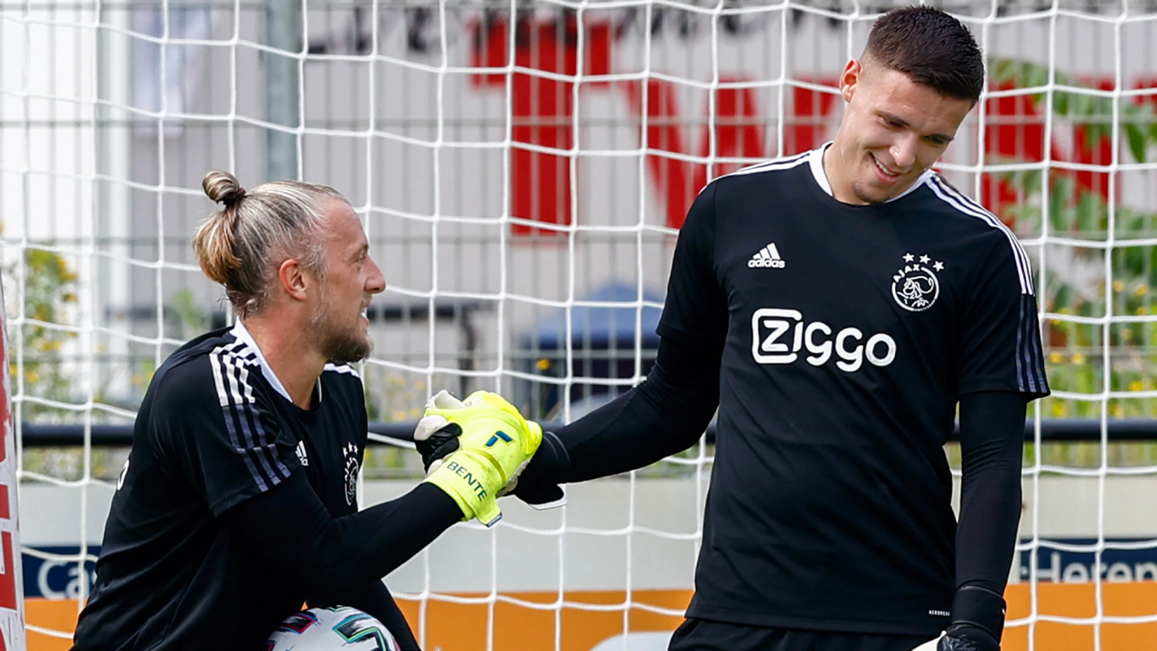 Remko Pasveer en Jay Gorter weken uit roulatie bij Ajax