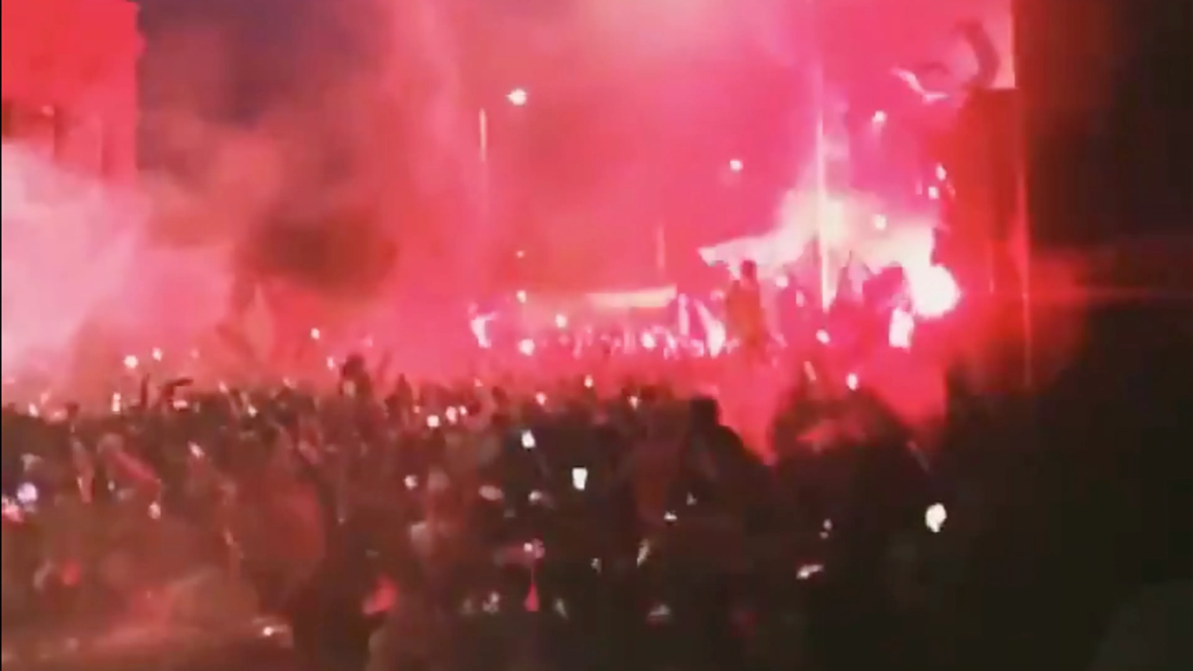 Groot feest in Liverpool op avond van uitreiking PL-trofee