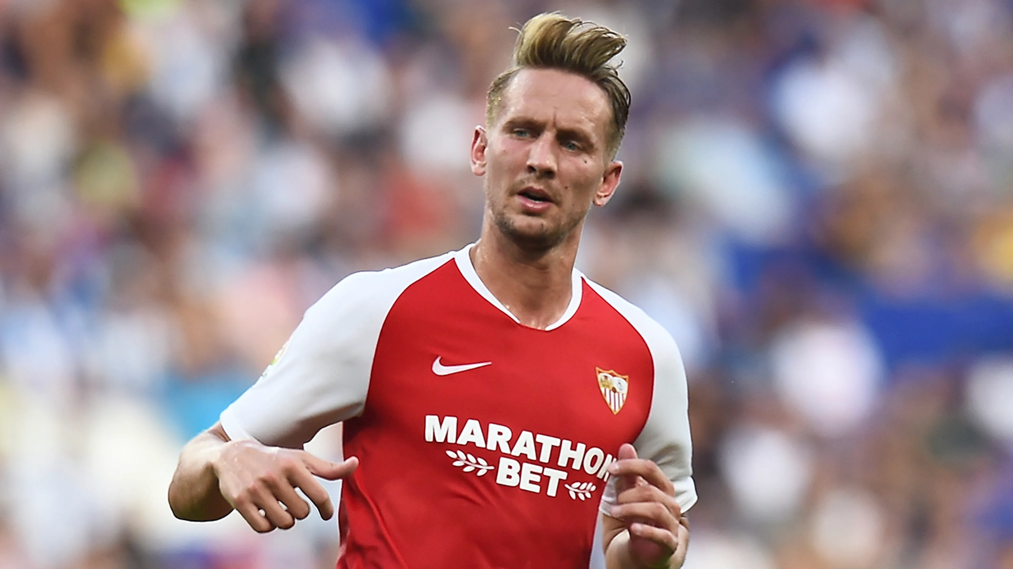Luuk de Jong helpt Sevilla aan zege