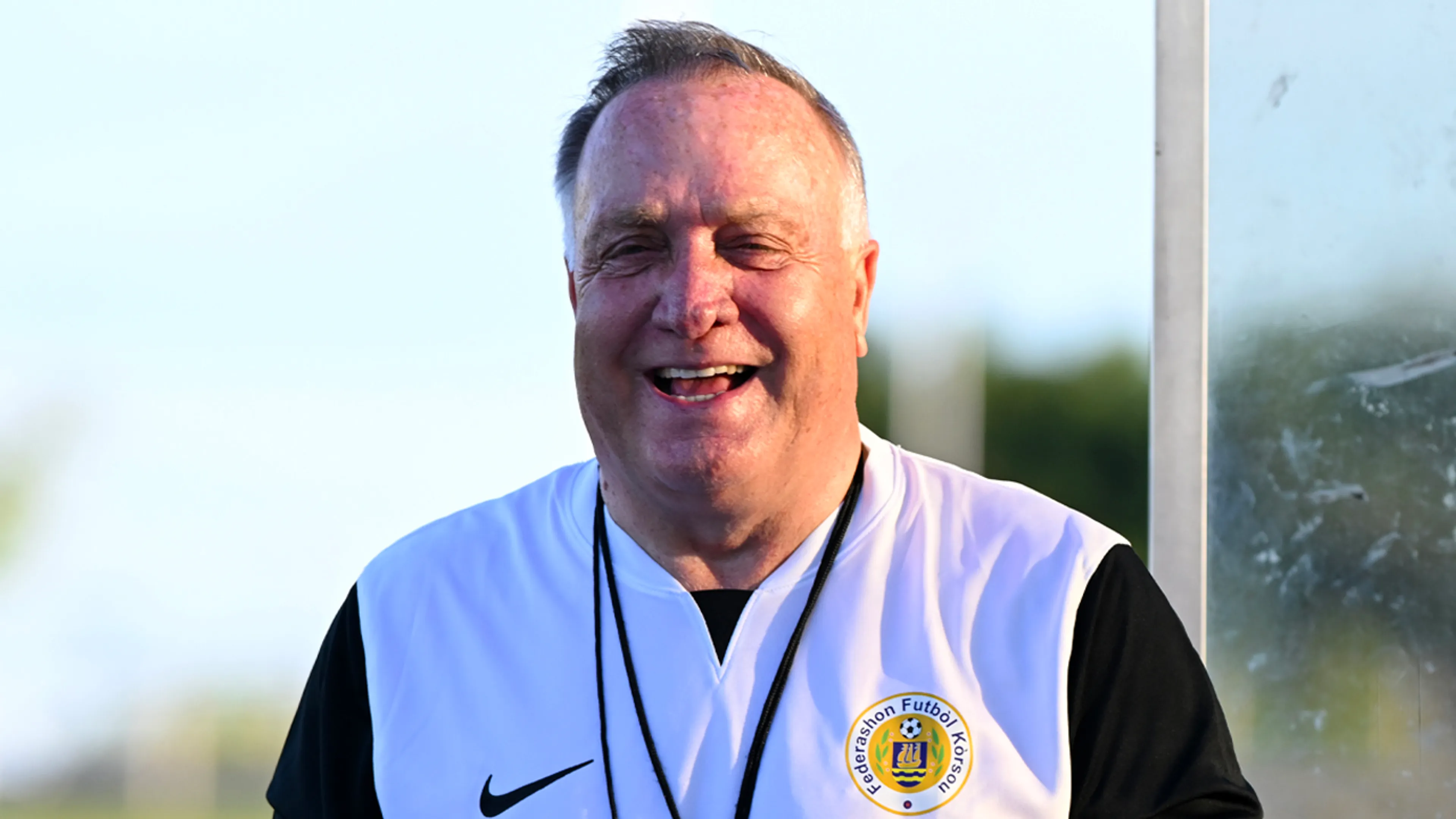 Dick Advocaat (77) verlengt contract bij Curaçao