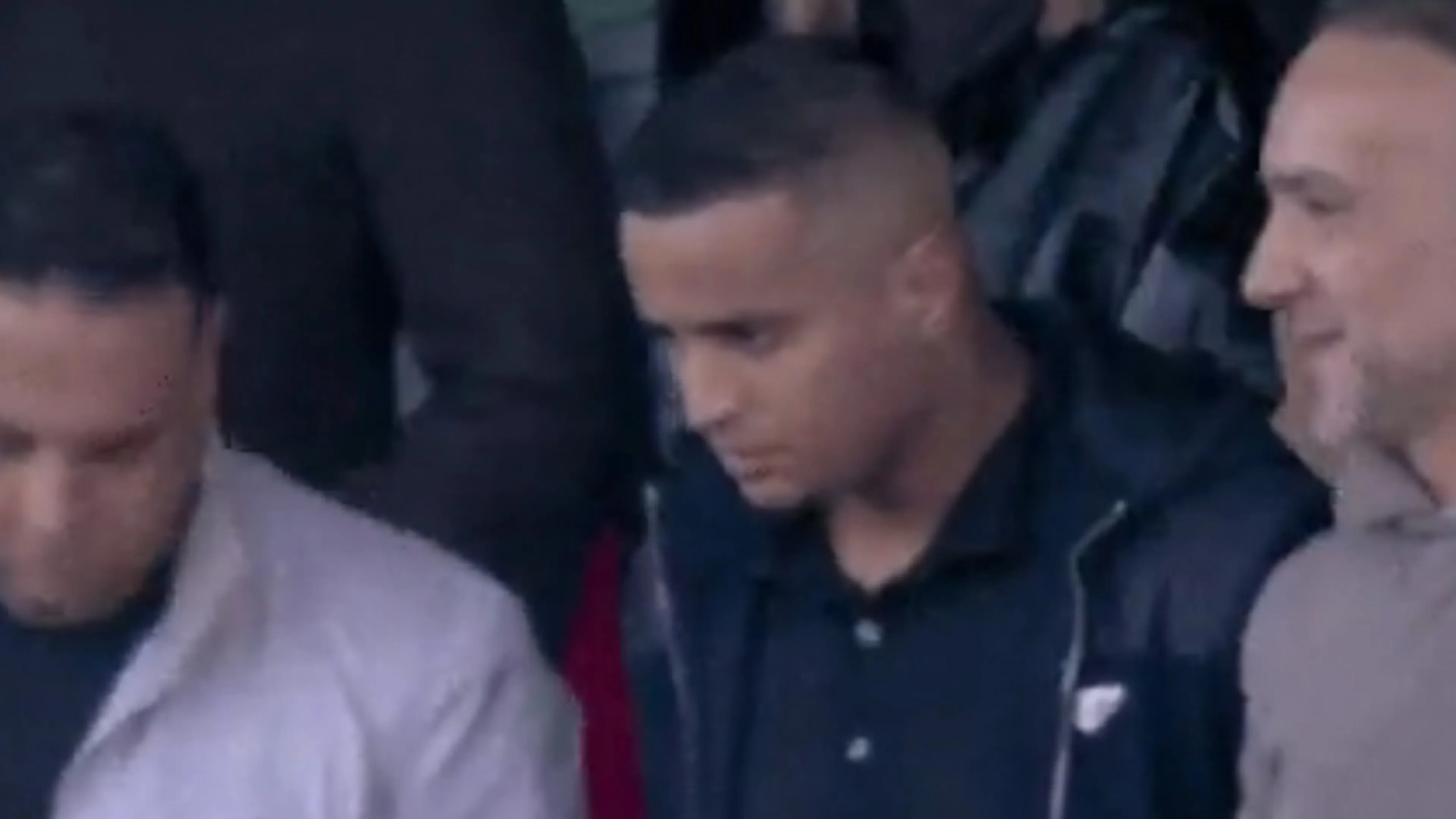 Gespot: Mohamed Ihattaren op de tribune bij Almere City - Ajax