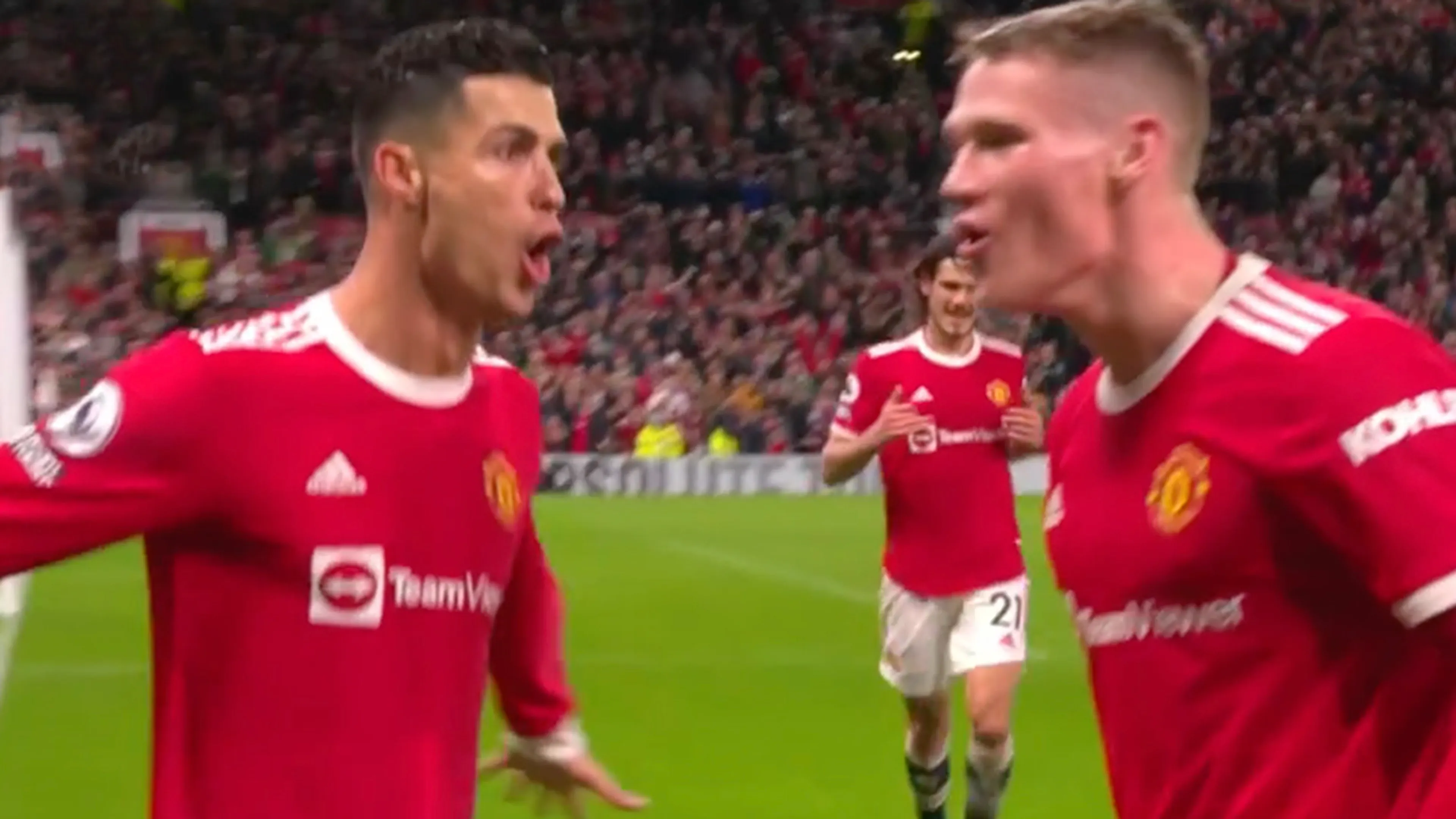 VIDEOGOAL: Cristiano Ronaldo laat Old Trafford weer juichen!