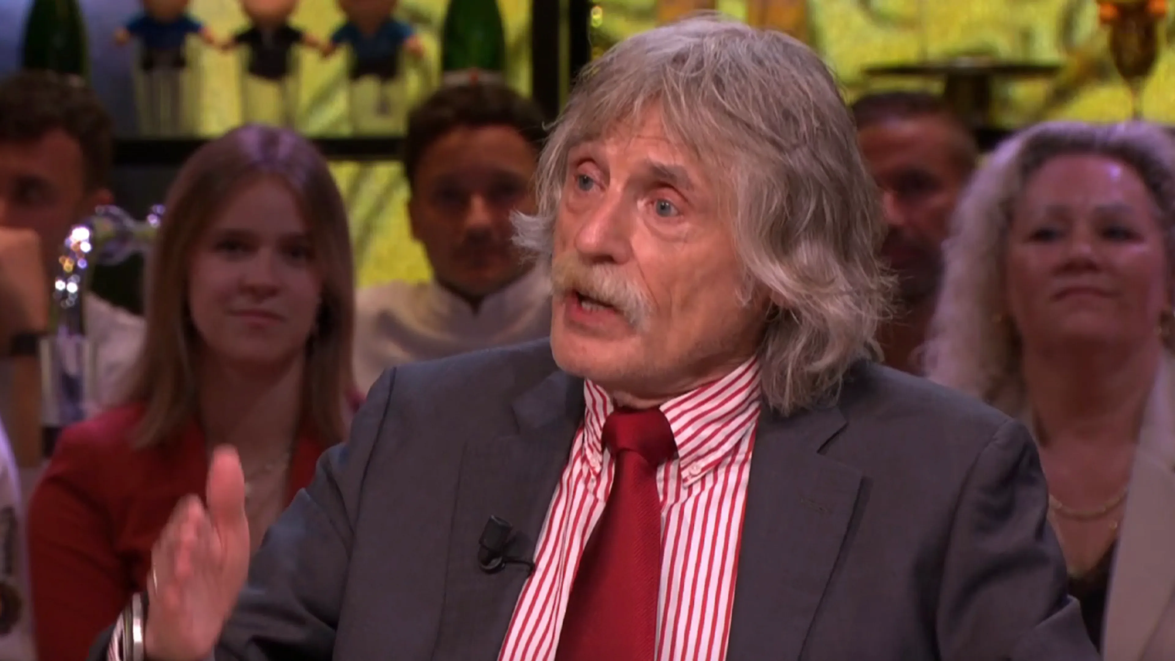 Johan Derksen doet oproep aan Eredivisieclubs: 'Dan is Vitesse uit de brand'