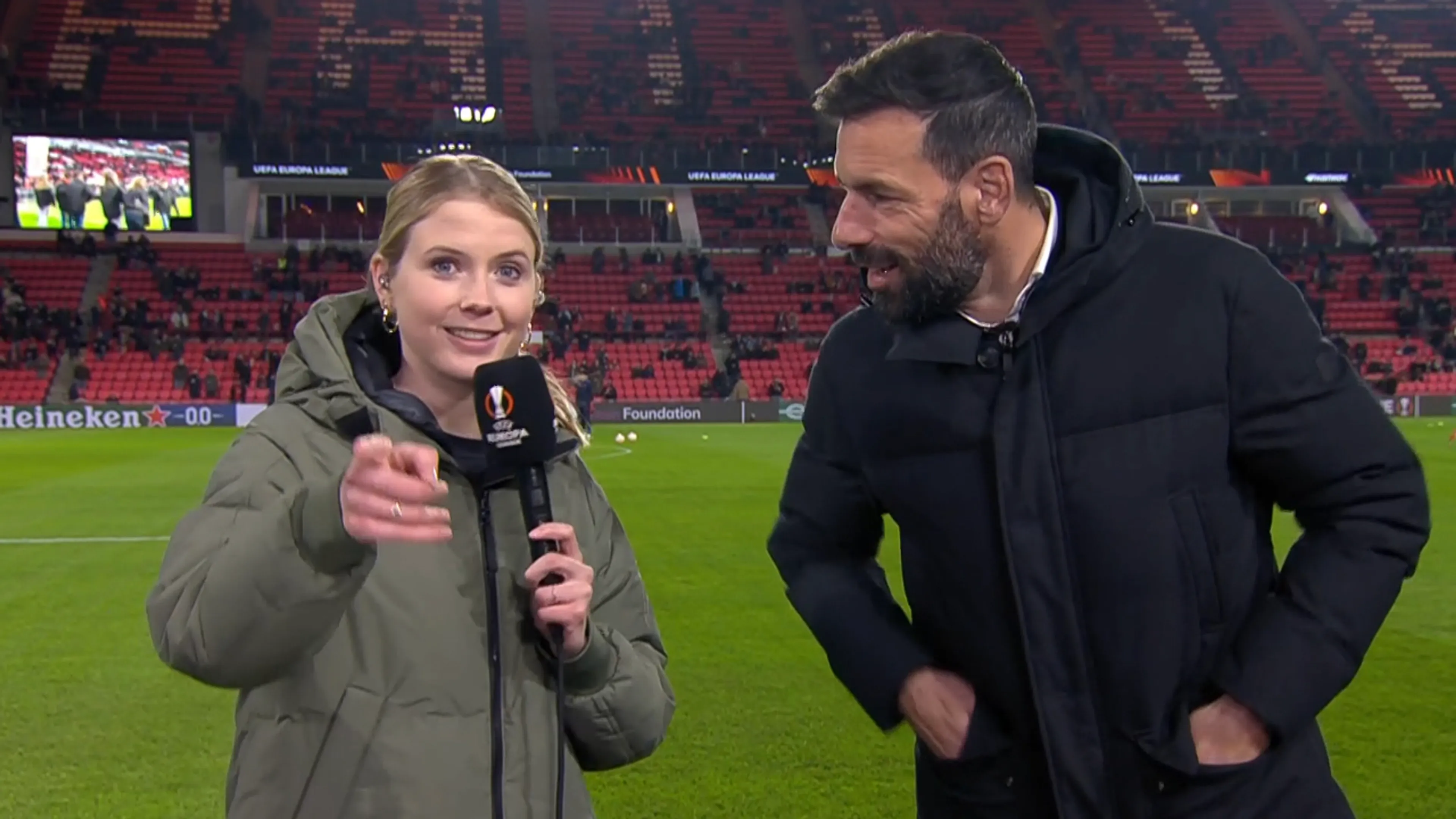 Ruud van Nistelrooij doet de groeten aan Wim en Kees in de studio
