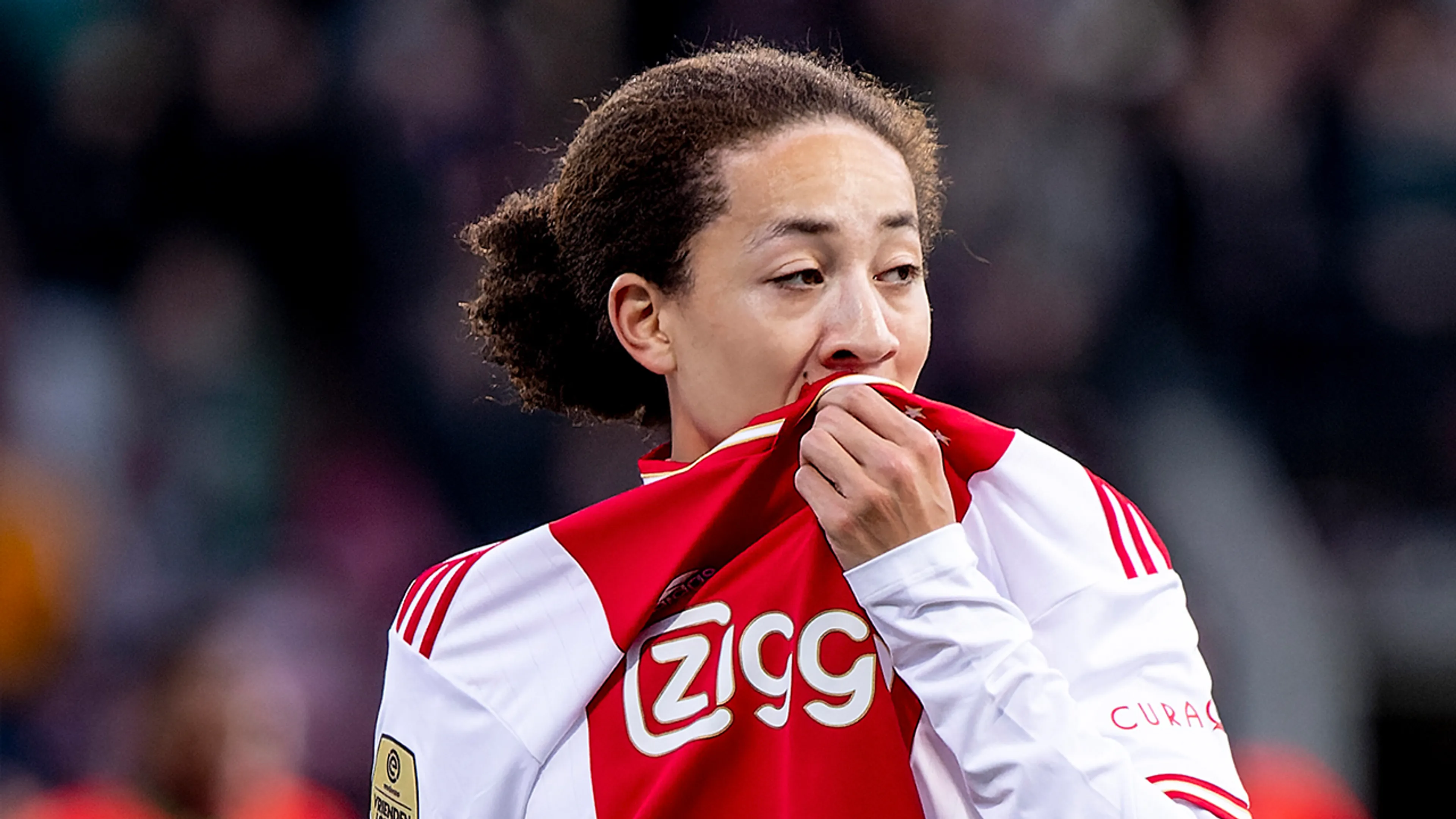 Ajax-talent Fitz-Jim slaat terug naar haatreacties op kapsel: 'Als je een volwassen kerel bent...'