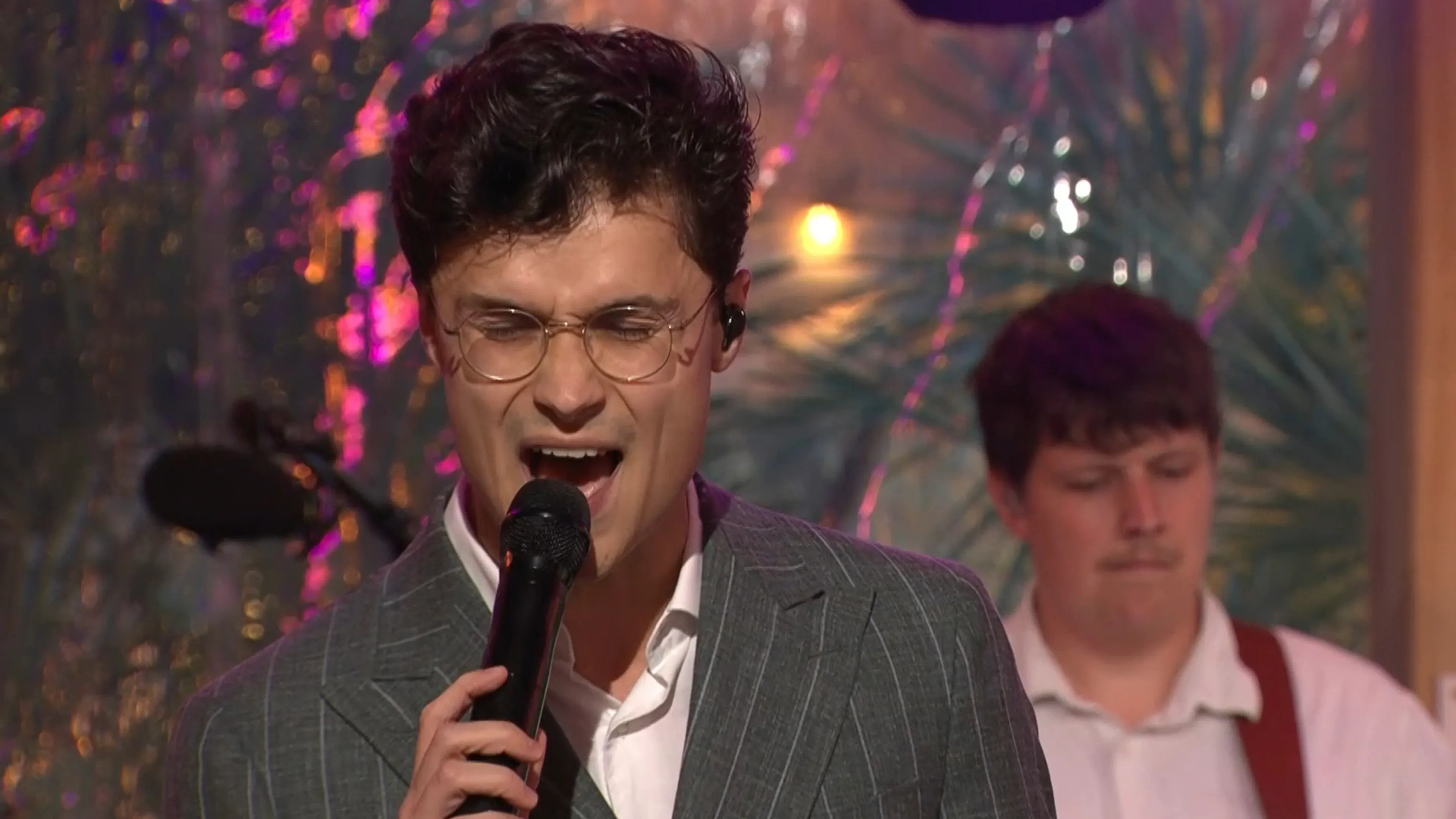  Dennis van Aarssen en The Black Tie Affair openen De Oranjezomer met 'Trippin'