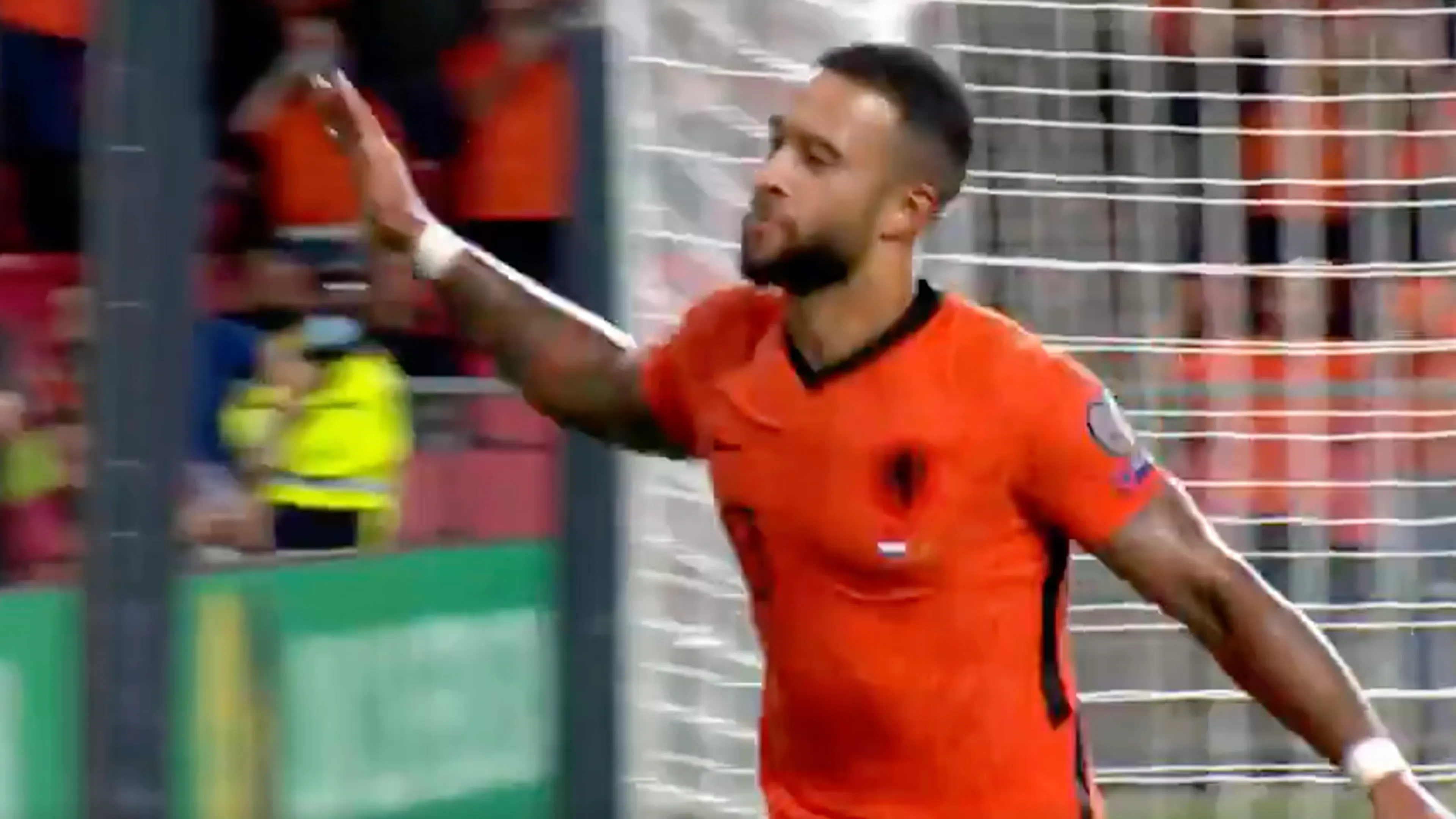 VIDEOGOAL: Memphis schiet Oranje op voorsprong tegen Montenegro
