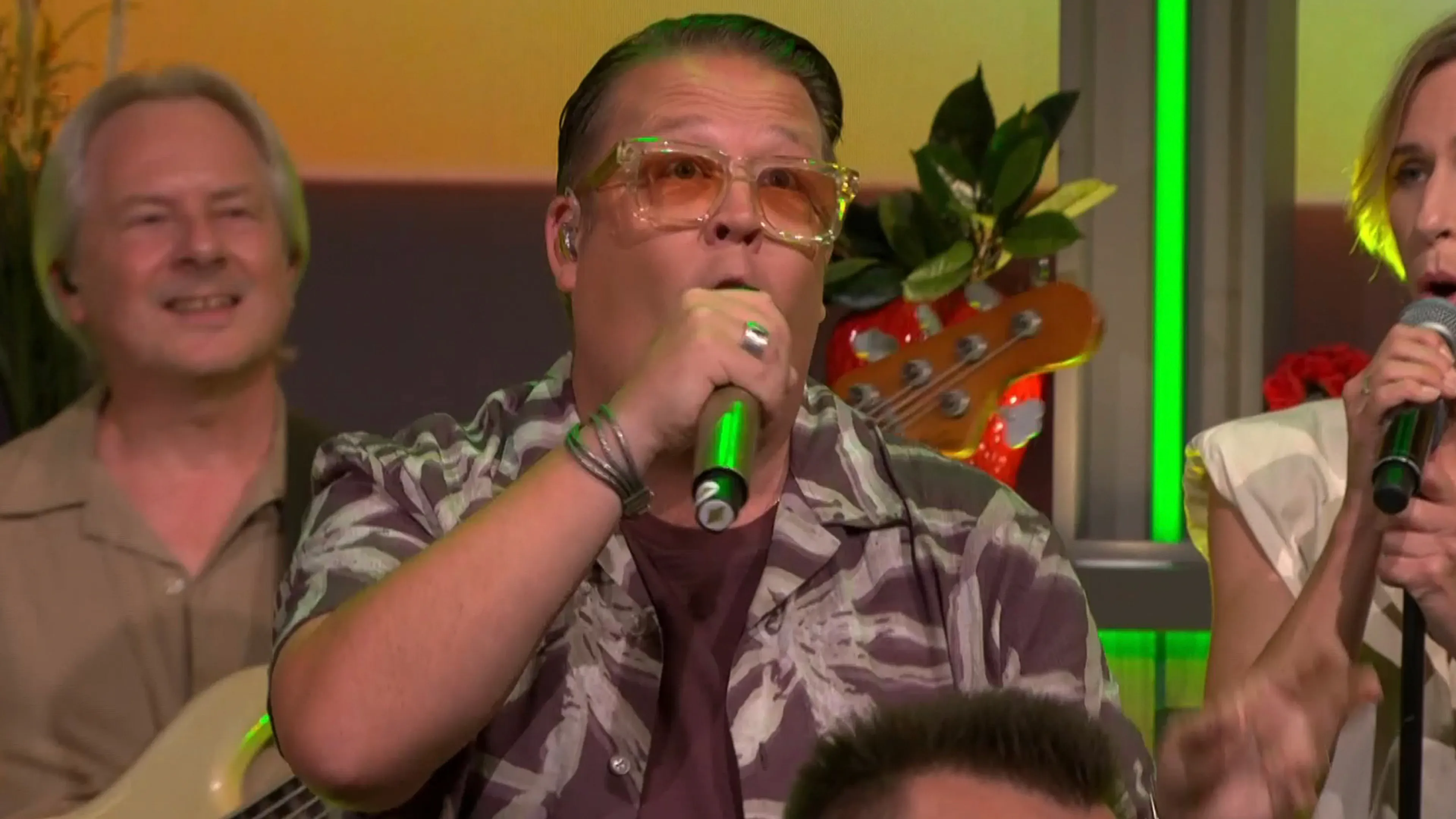 Rutger van Barneveld opent De Oranjezomer met zijn zomerhit 'Zwoele Zomernachten'