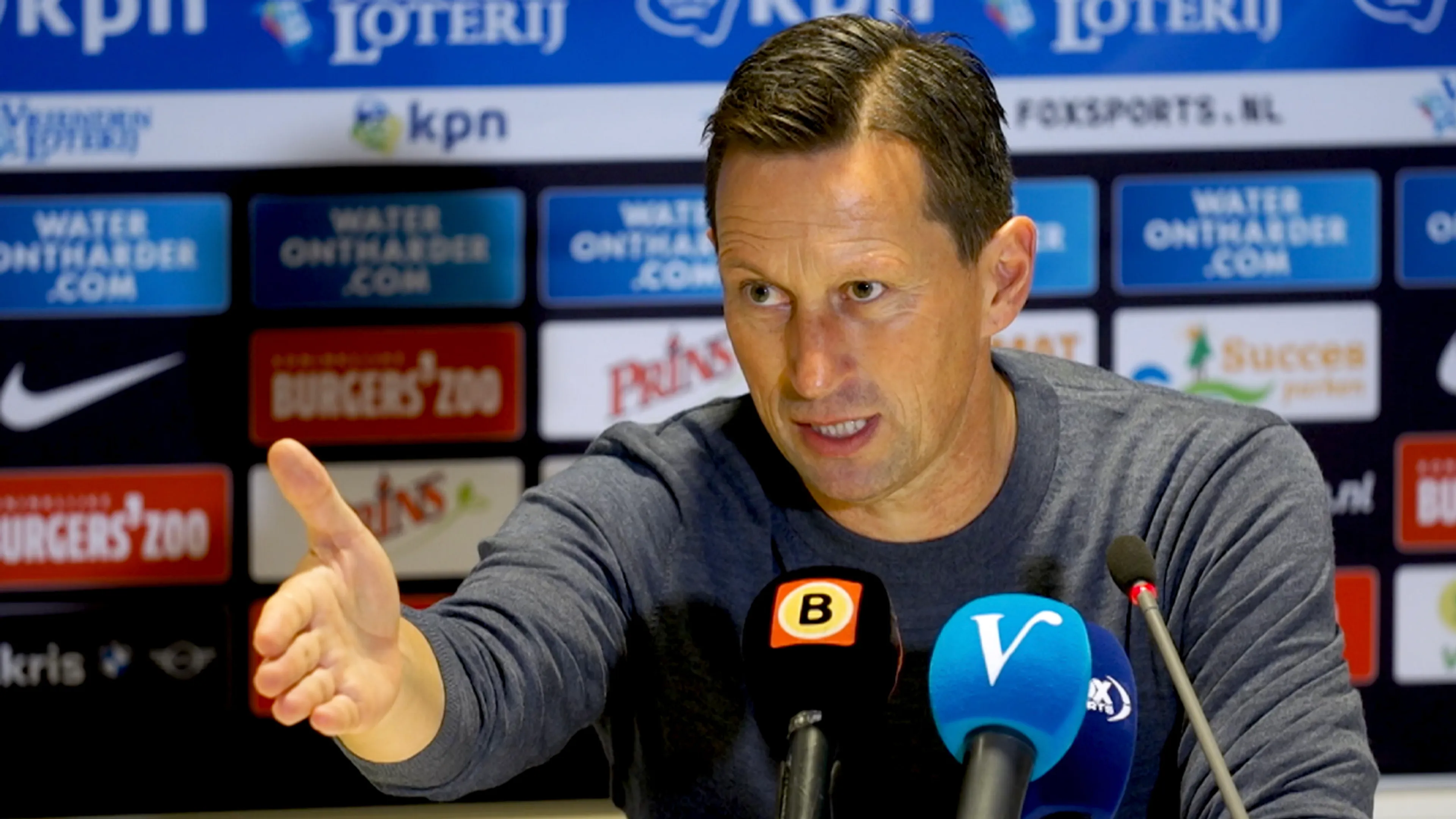 Schmidt: 'Ik denk dat ze bij de KNVB helemaal niets van voetbal begrijpen'
