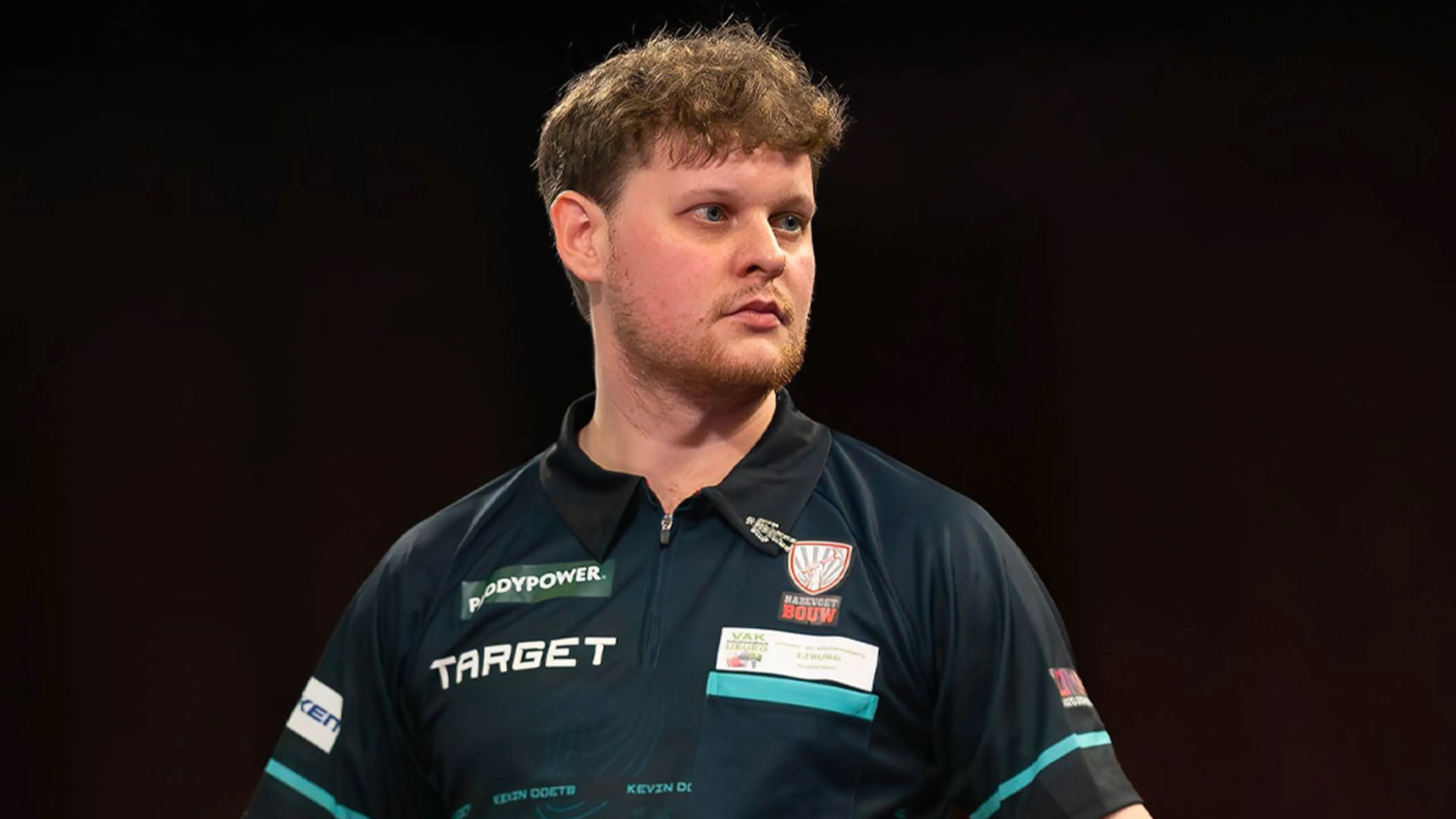 Kevin Doets verspeelt voorsprong en loopt kwartfinale WK darts mis