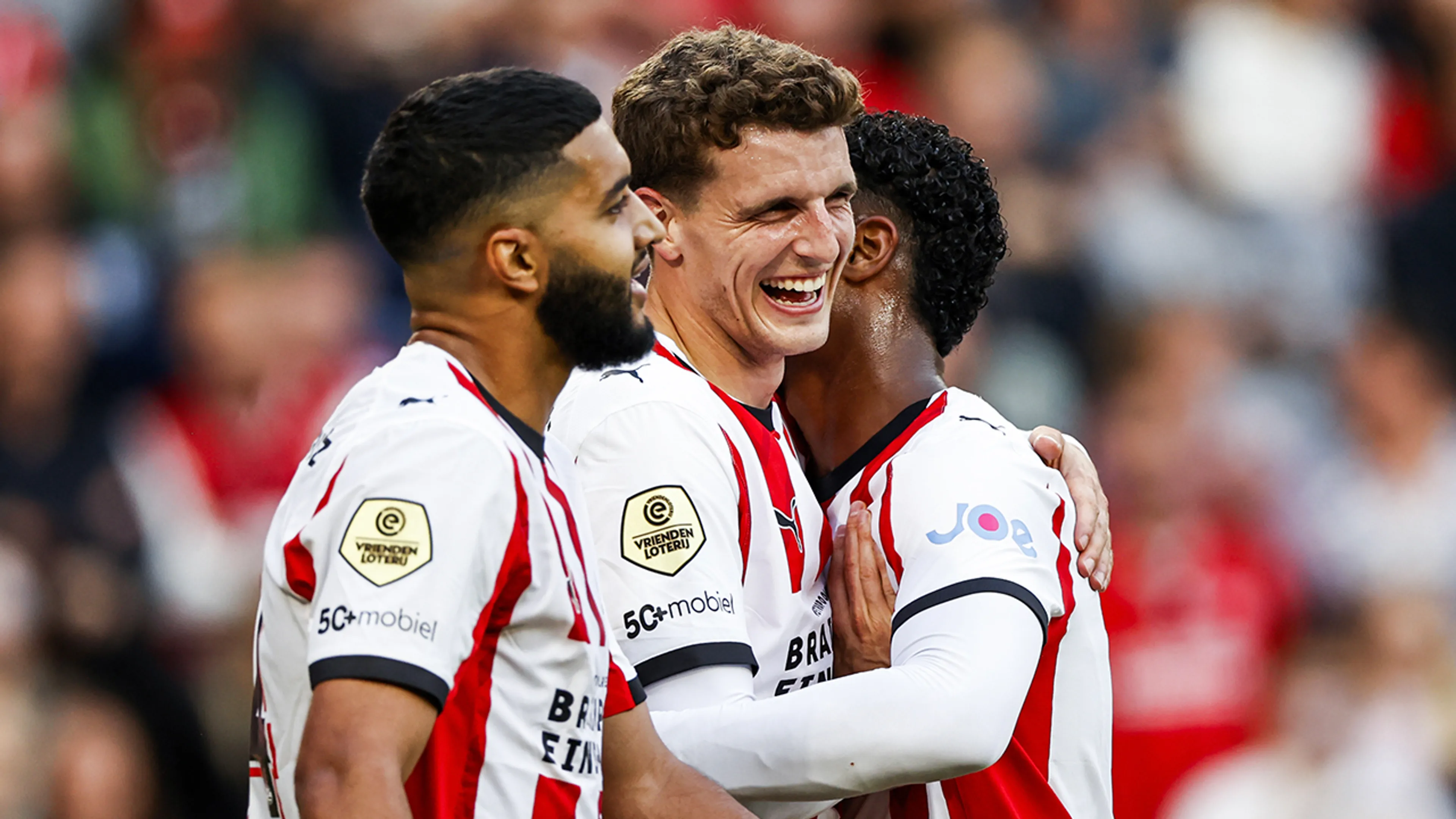 PSV verslaat FC Groningen in doelpuntrijk duel
