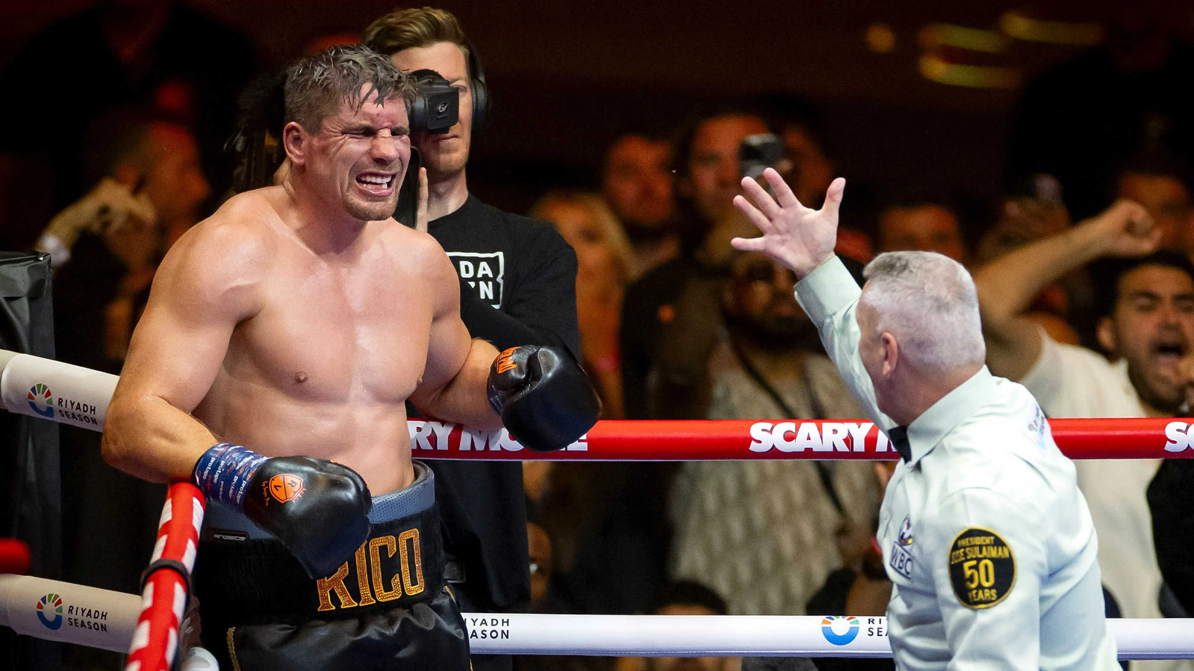 Rico Verhoeven not amused na gevecht met Uysk: 'Het voelt onbevredigend om zo te verliezen'
