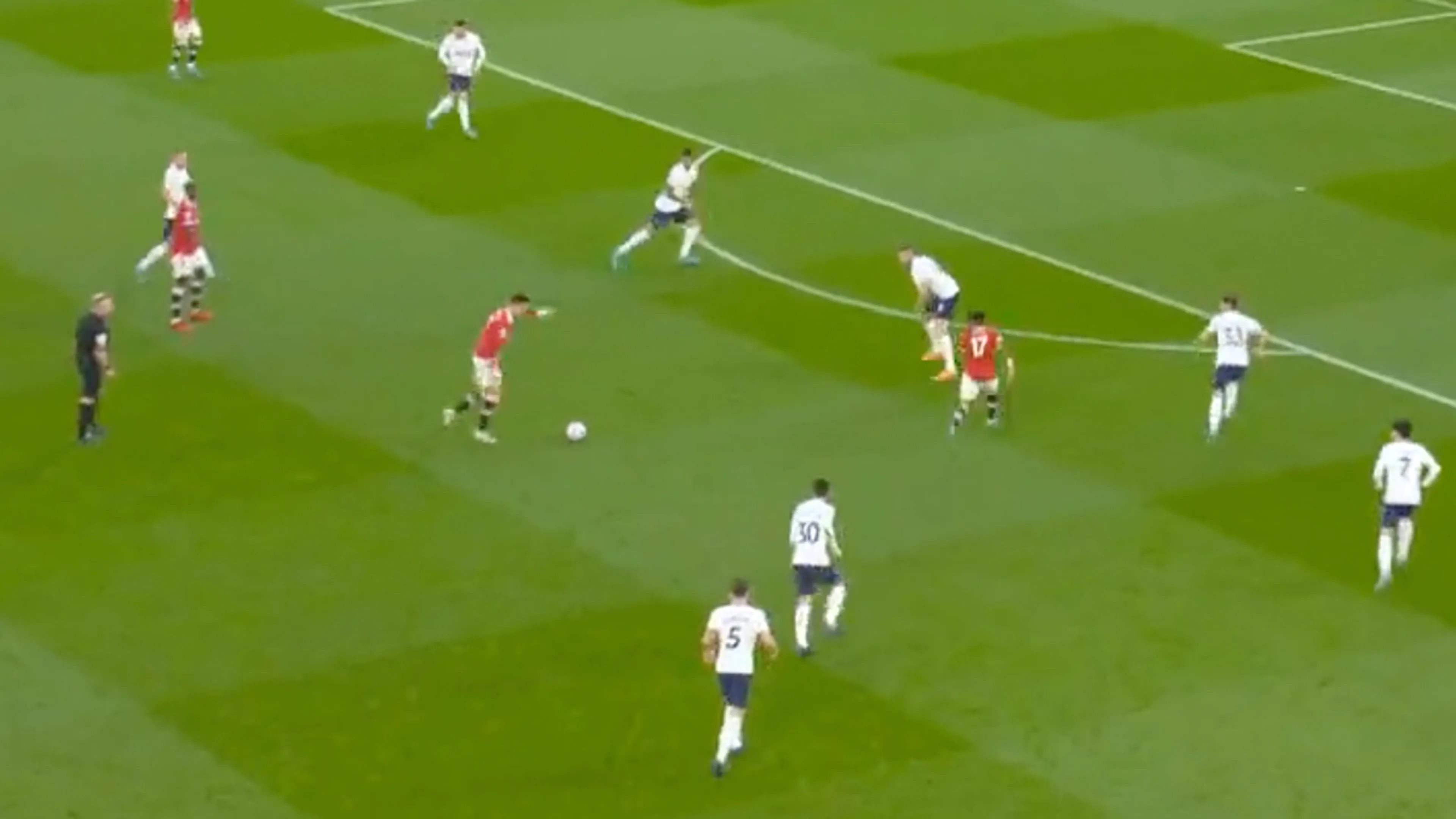 VIDEOGOAL: Ronaldo zet ManUtd op voorsprong met een prachtig doelpunt