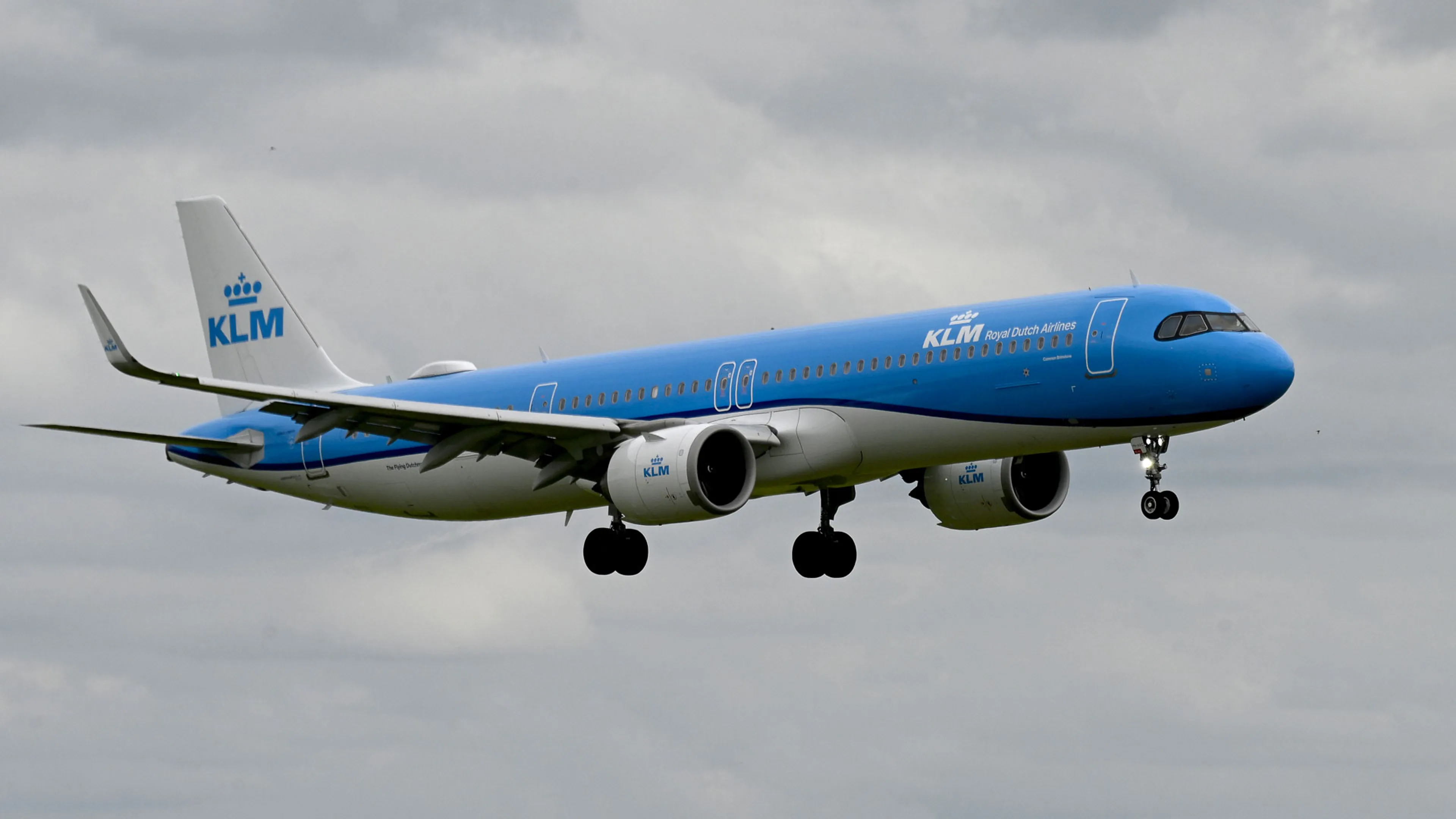 KLM stopt met gratis broodjes kaas op Europese vluchten