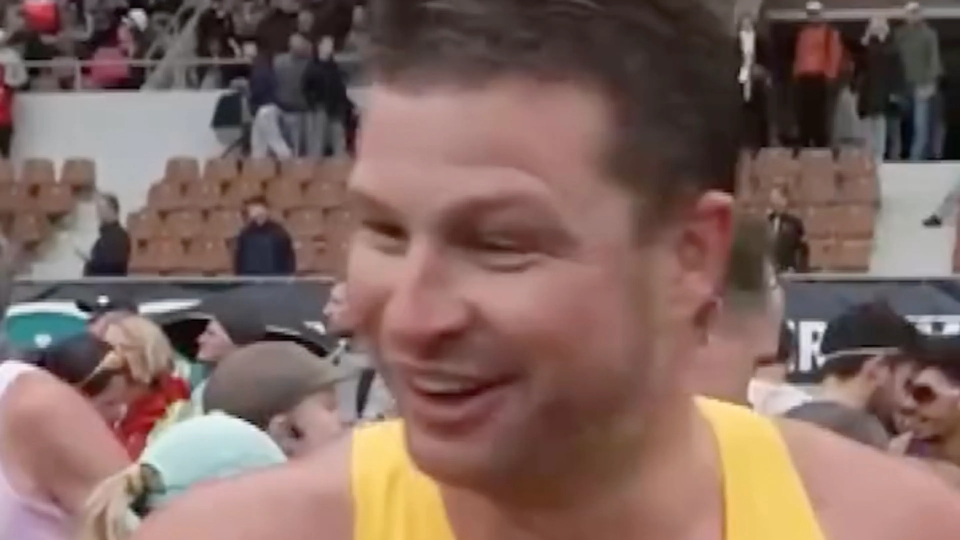 Sven Kramer loopt marathon van Amsterdam in minder dan drie uur: 'Heerlijk, blij mee!'