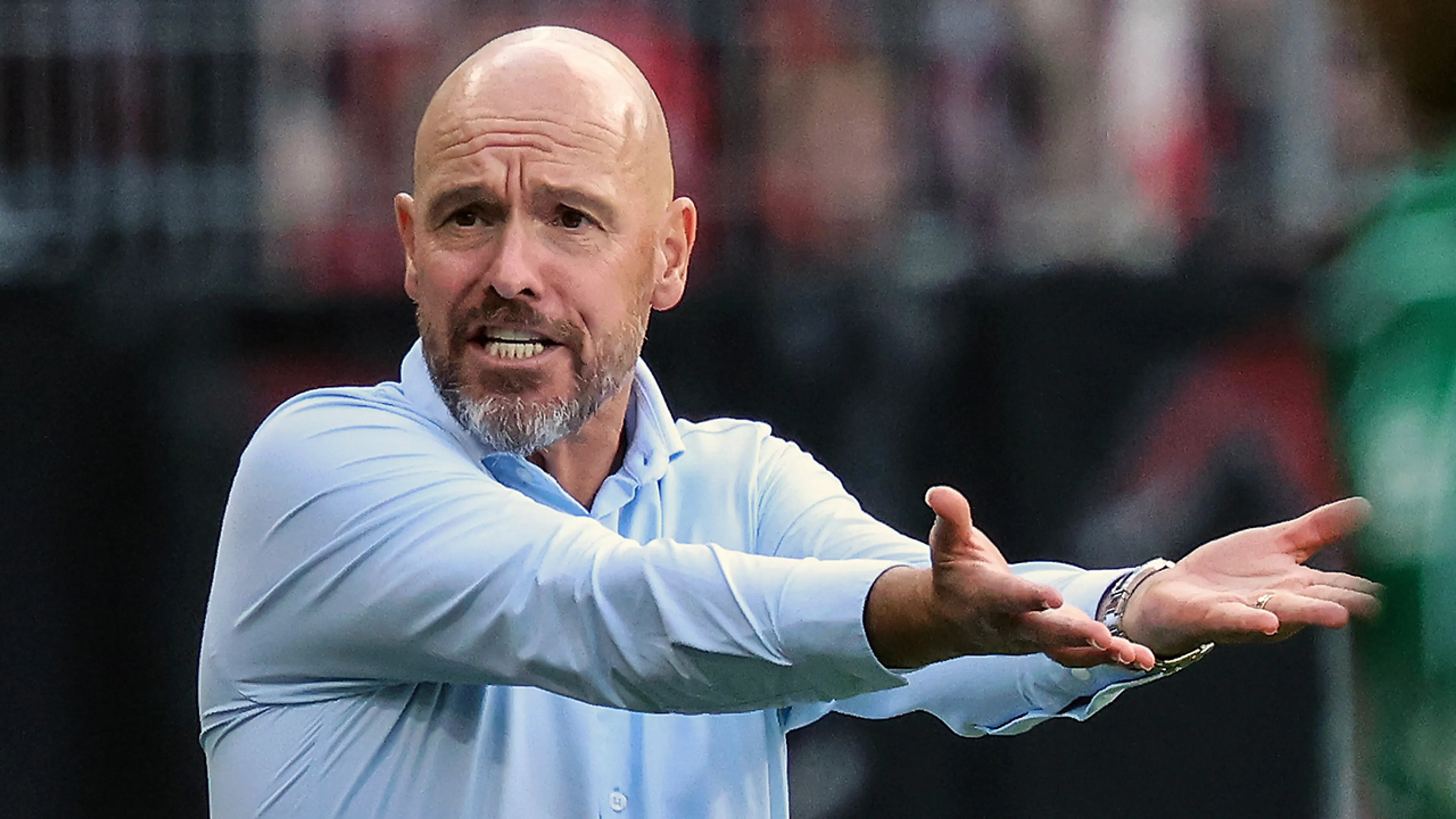 Pijnlijke klap voor Erik ten Hag: Leverkusen geeft 1-3 voorsprong tegen 10 man weg