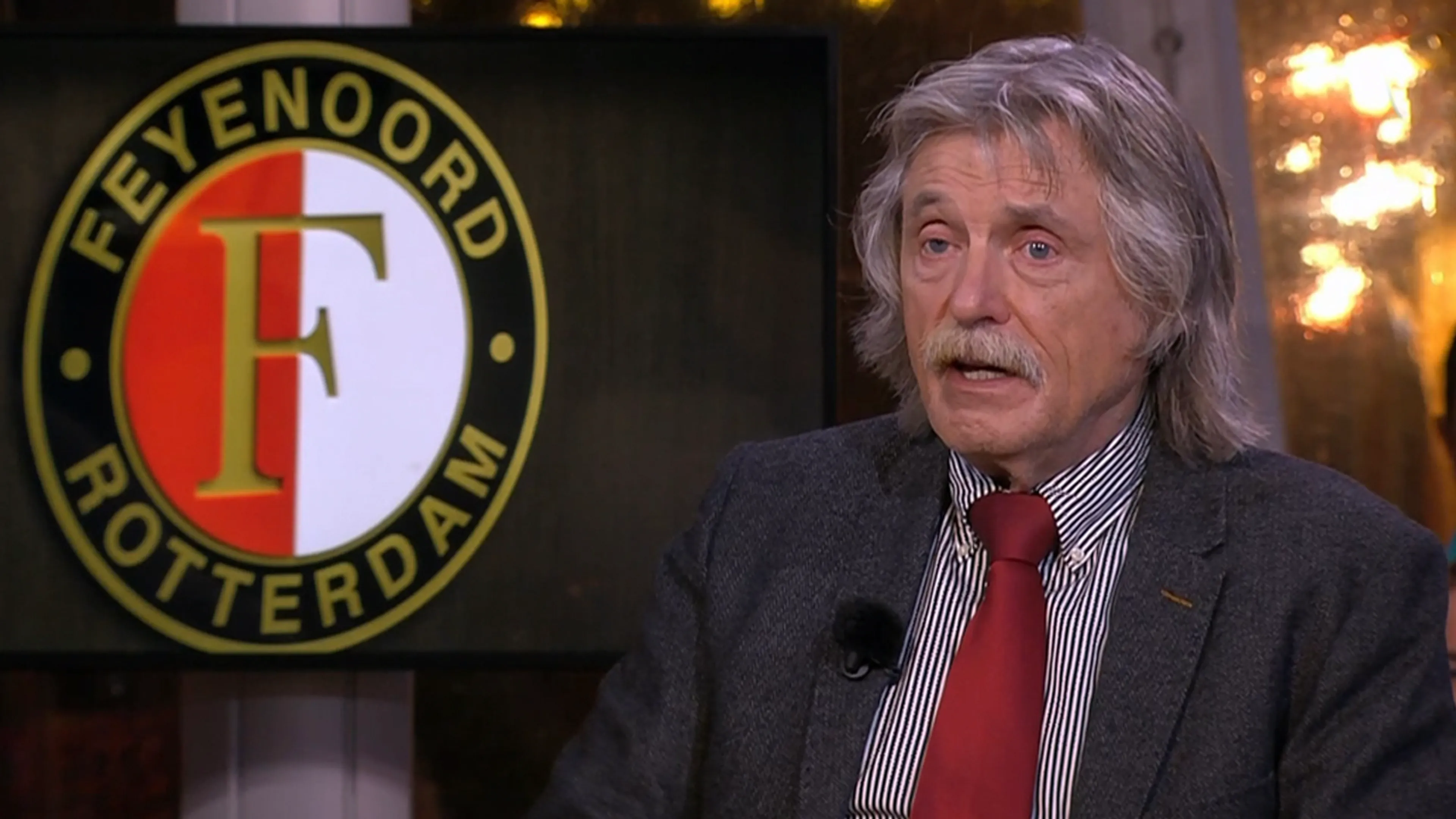 Johan uit kritiek op Feyenoord-middenvelder: 'Een aanfluiting die jongen!'