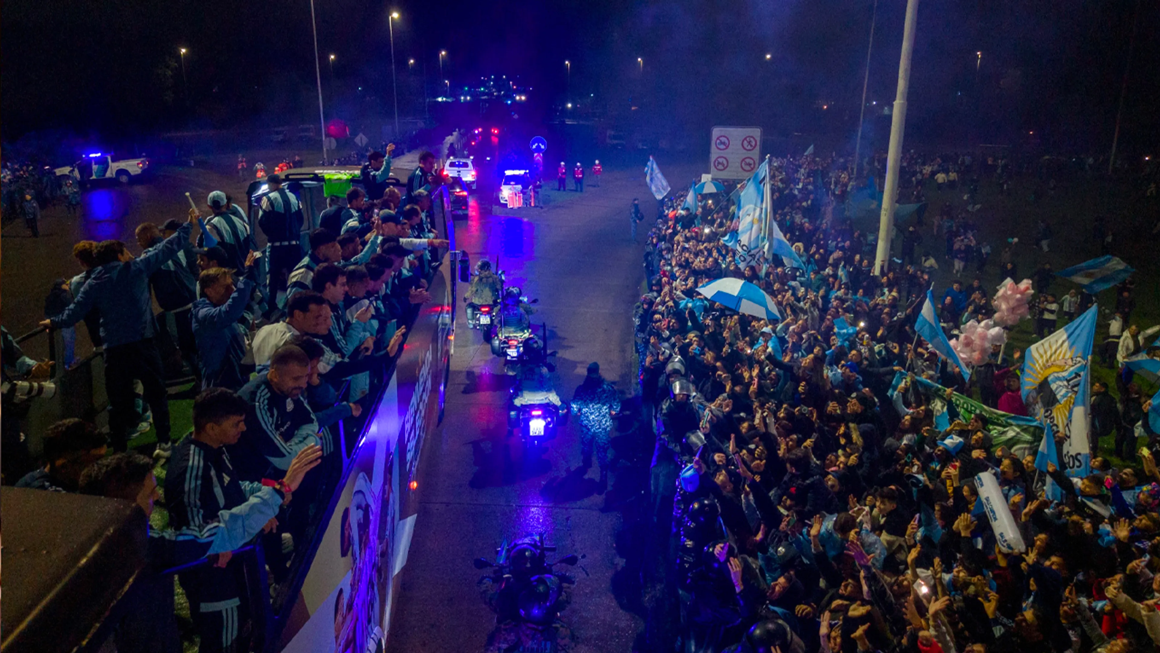 Duizenden fans in Buenos Aires bij terugkeer Argentinië, Lionel Messi niet aanwezig