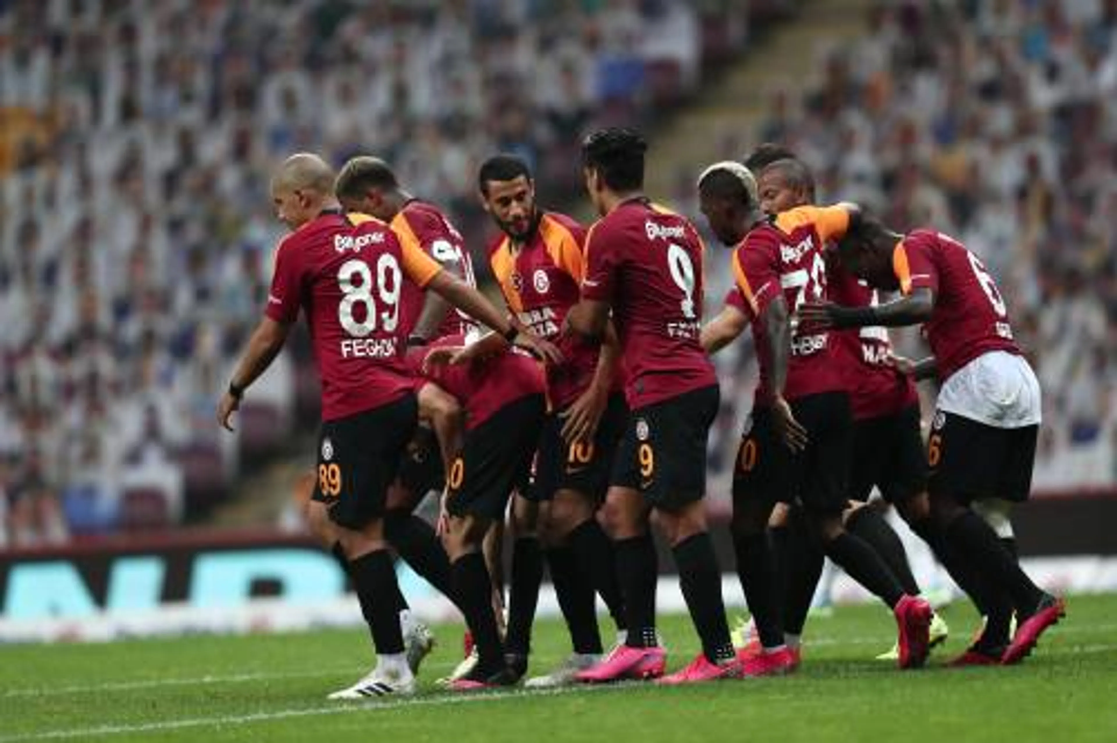 Vier spelers Turkse topteams besmet met corona