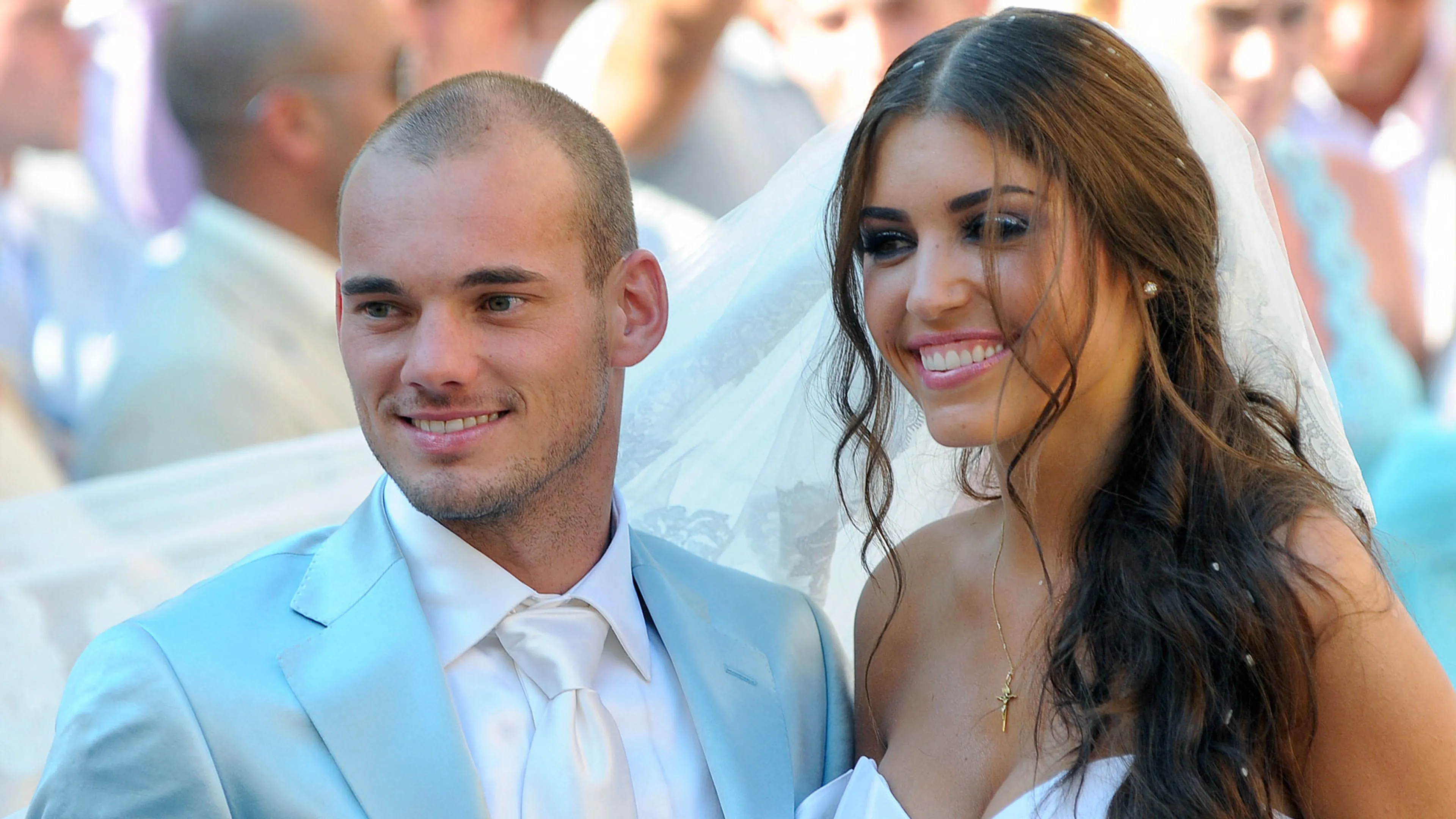 Opvallende ontdekking! Wesley Sneijder en Yolanthe Cabau blijken nog altijd getrouwd