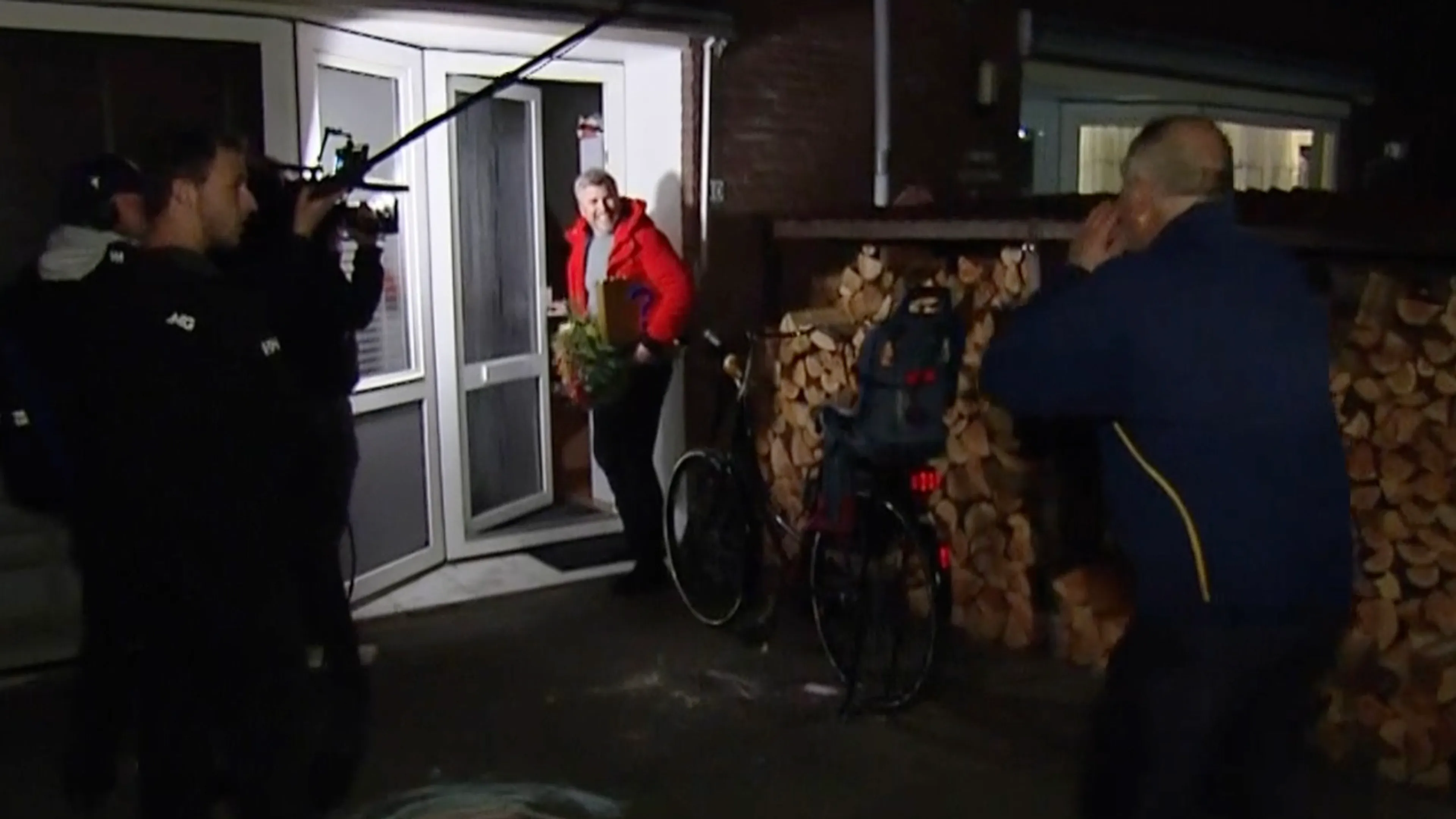 Video: Chaos bij thuiswinnaar Miljoenenjacht, buurtbewoner door het dolle heen!
