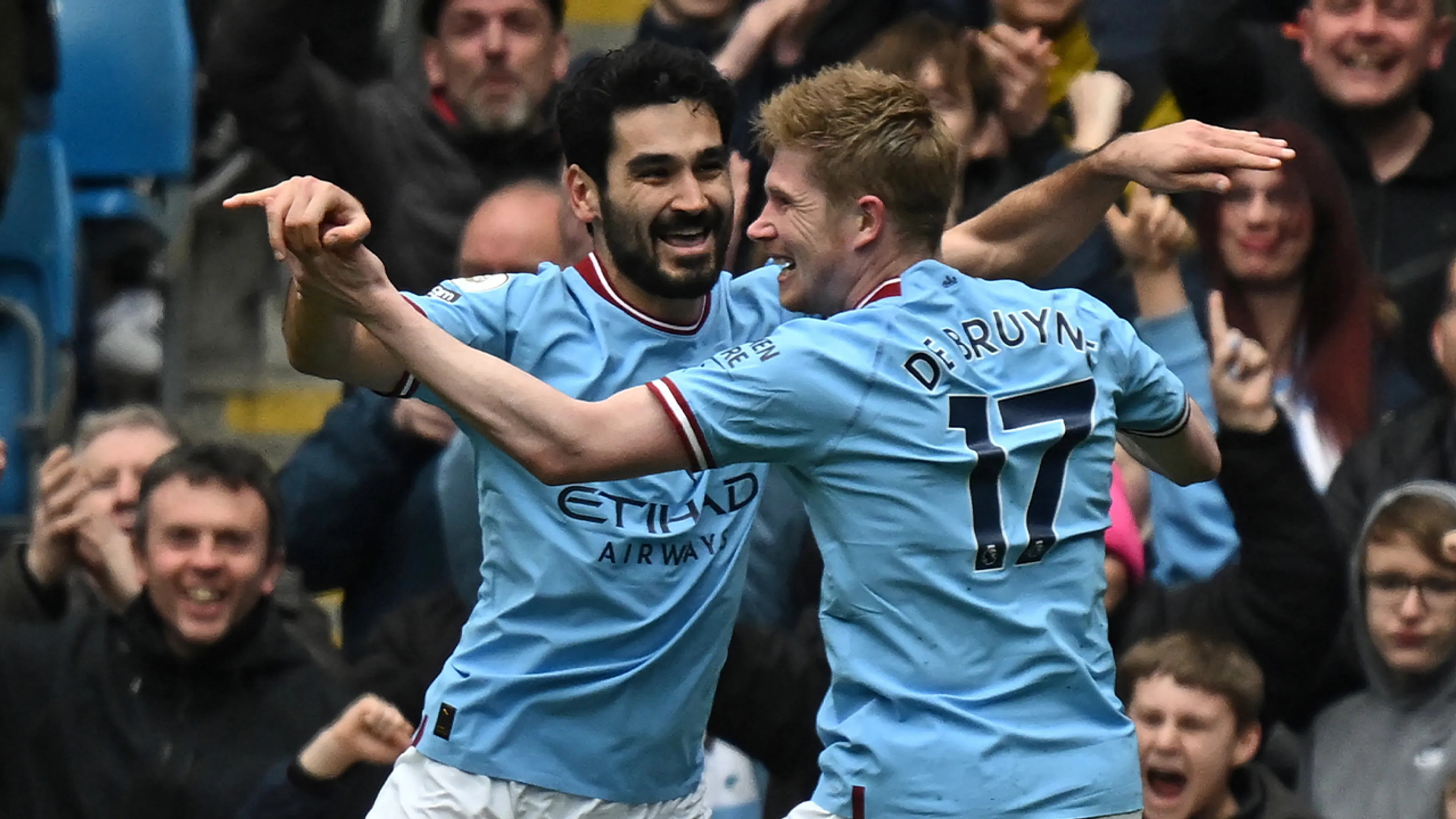 Manchester City walst in tweede helft over Liverpool heen in Engelse kraker