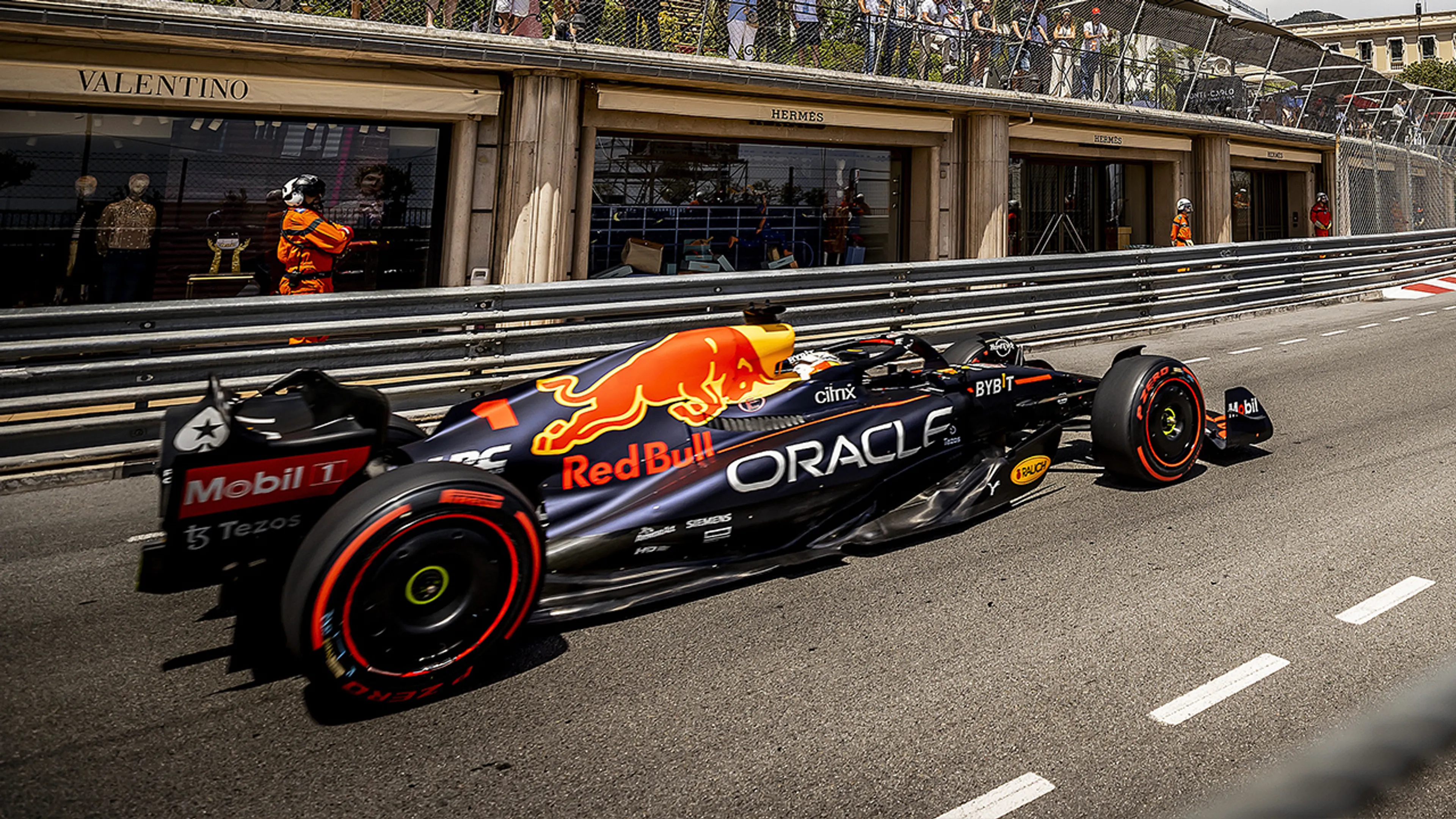 Leclerc pakt pole, Verstappen start als vierde in Monaco