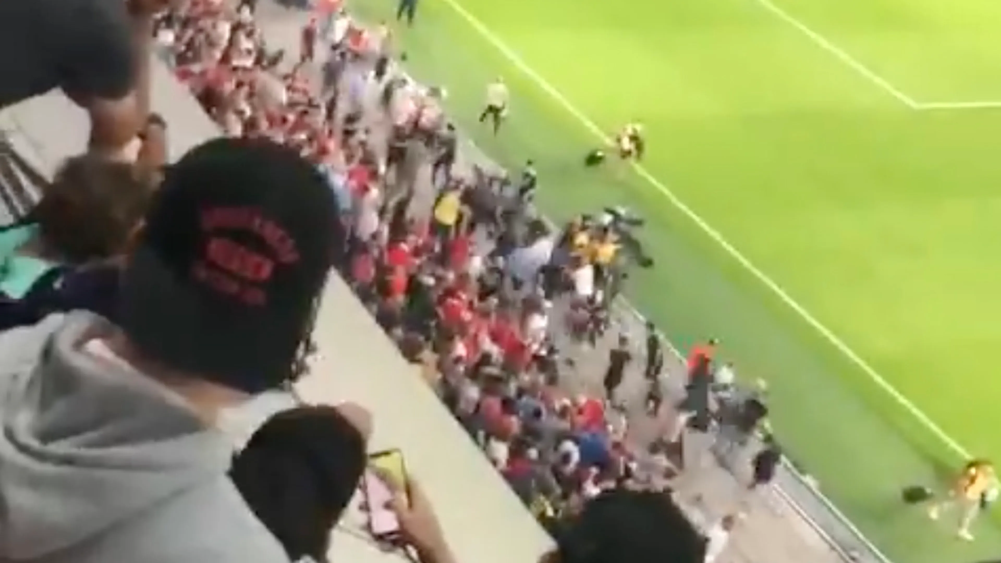 Confrontatie in stadion tussen supporters PSV en Galatasaray 