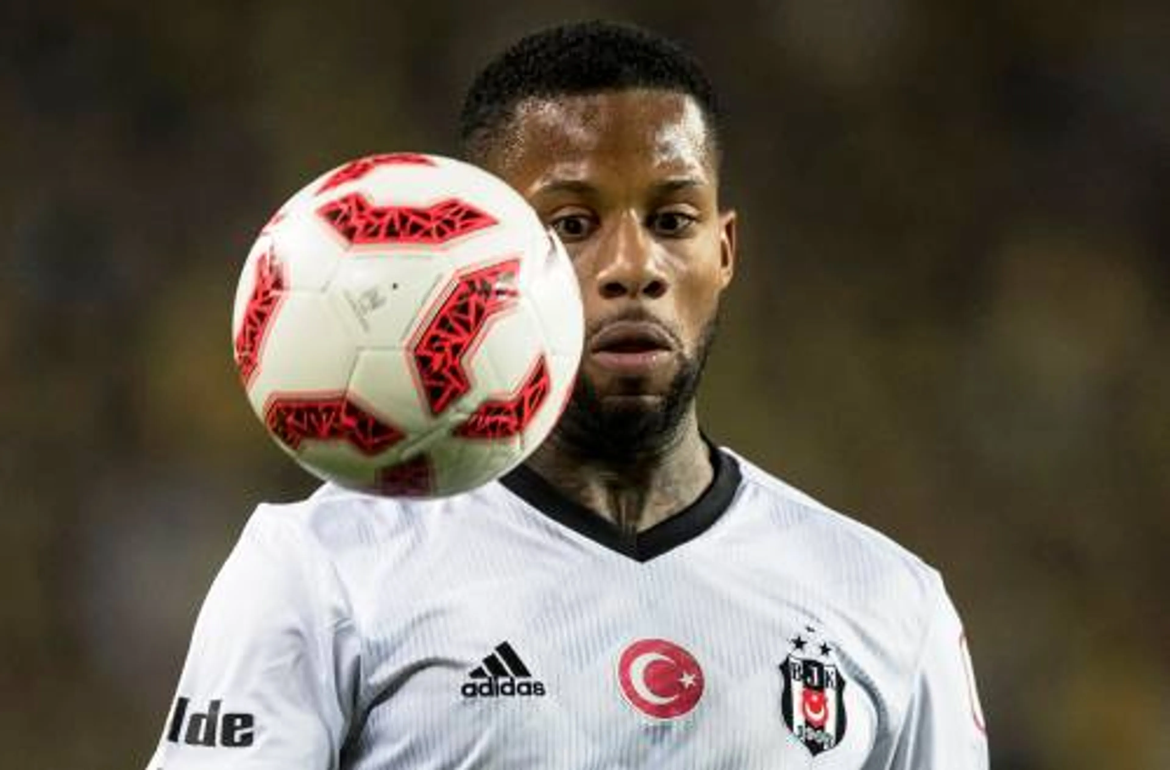 Babel en Lens ontsnappen aan uitschakeling