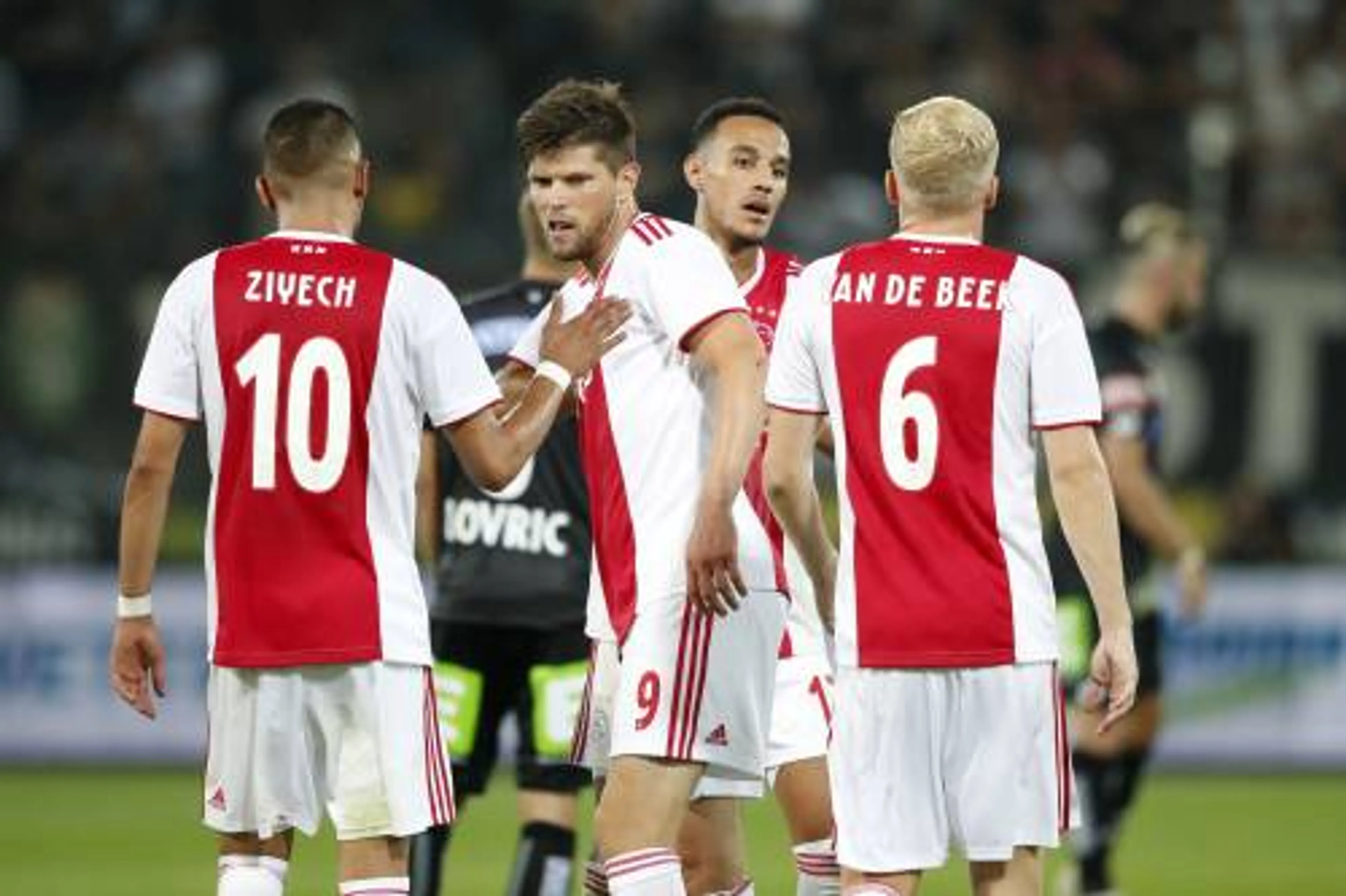 Van de Beek baalt van bijrol bij Ajax