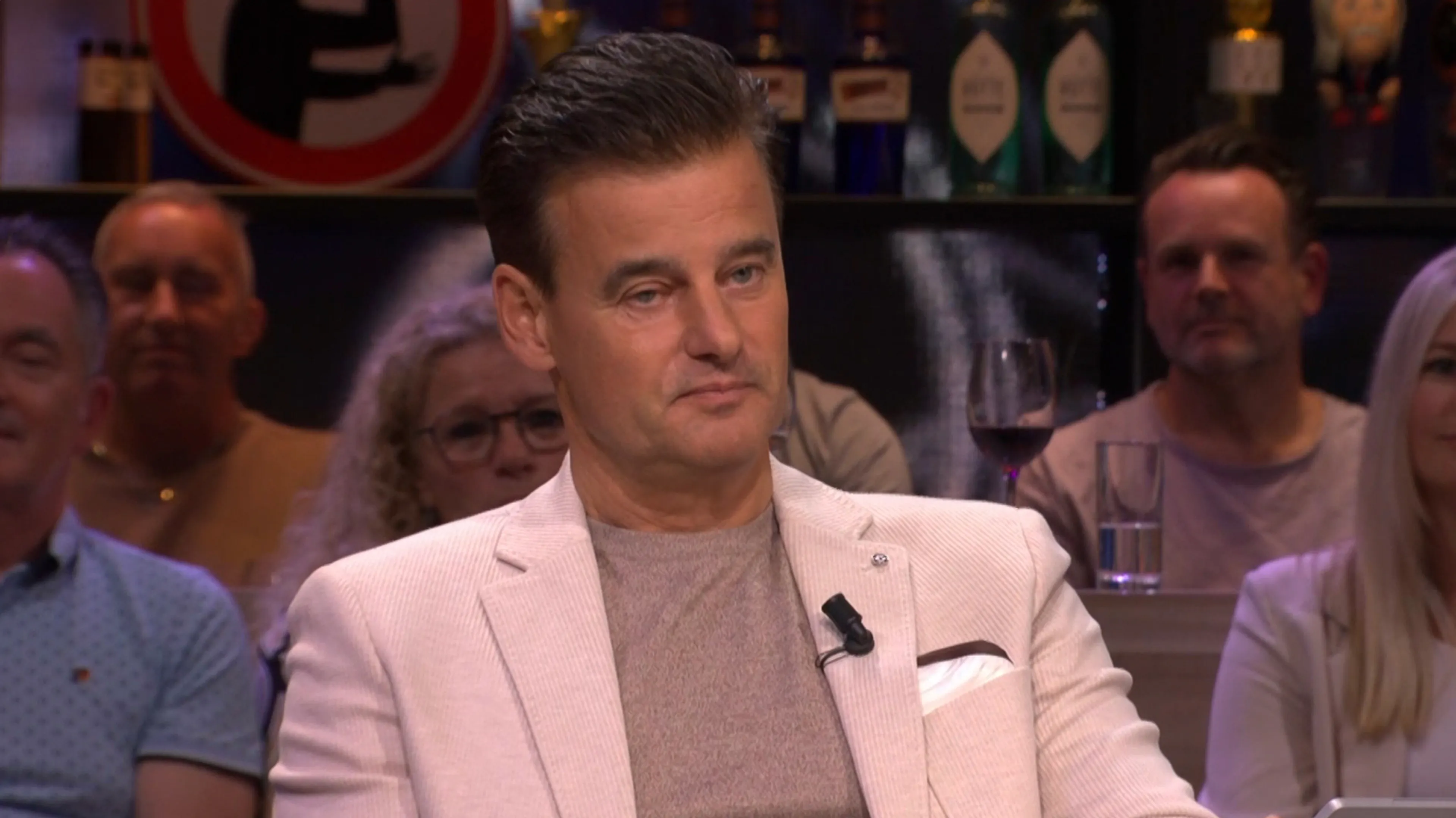 Wilfred geeft update over René na oogoperatie: 'Meer pijn dan verwacht'