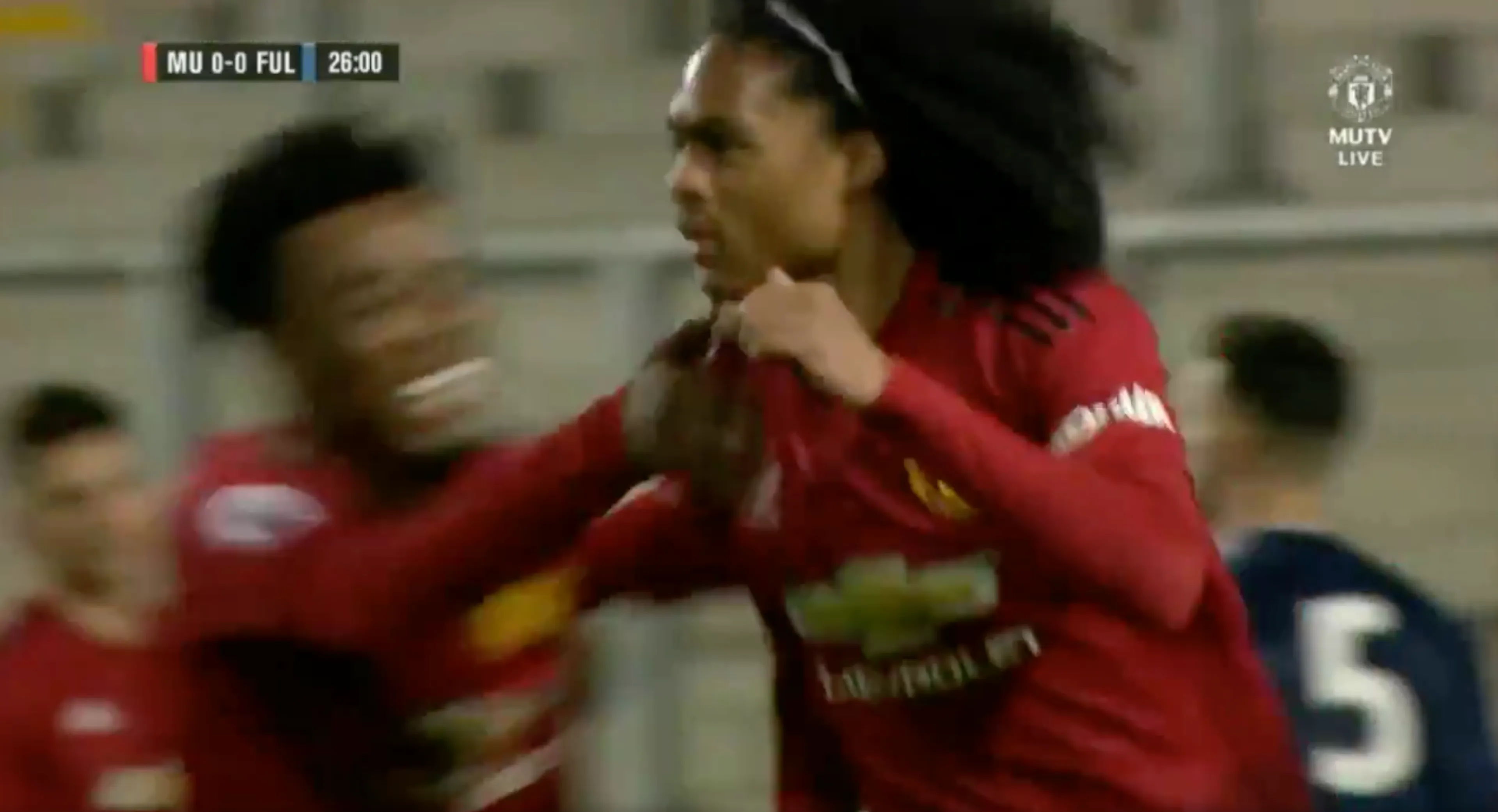 BOEM! Tahith Chong maakt indruk met fenomenale vrije trap!