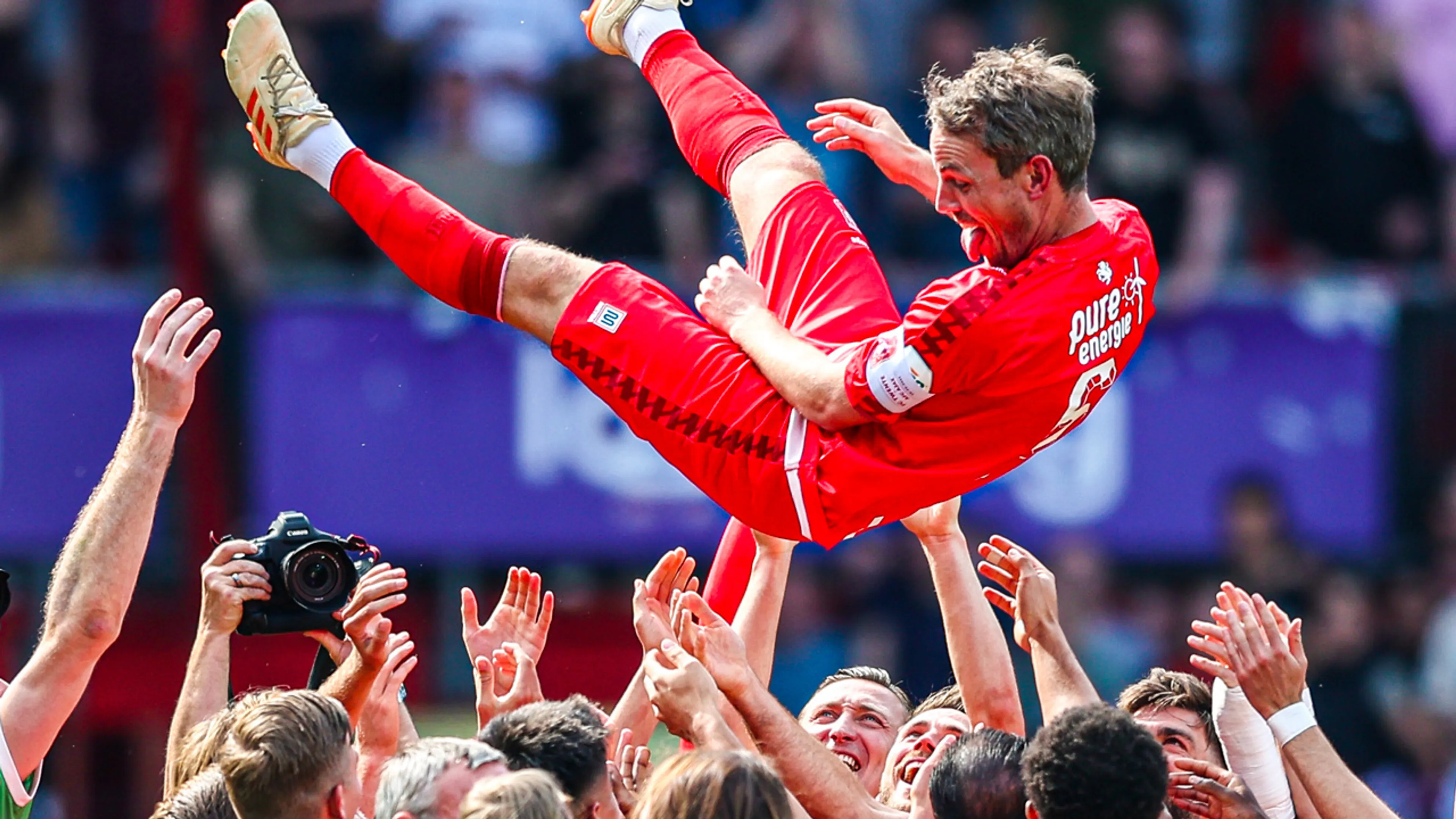 FC Twente eert clubicoon Wout Brama met speciale afscheidswedstrijd