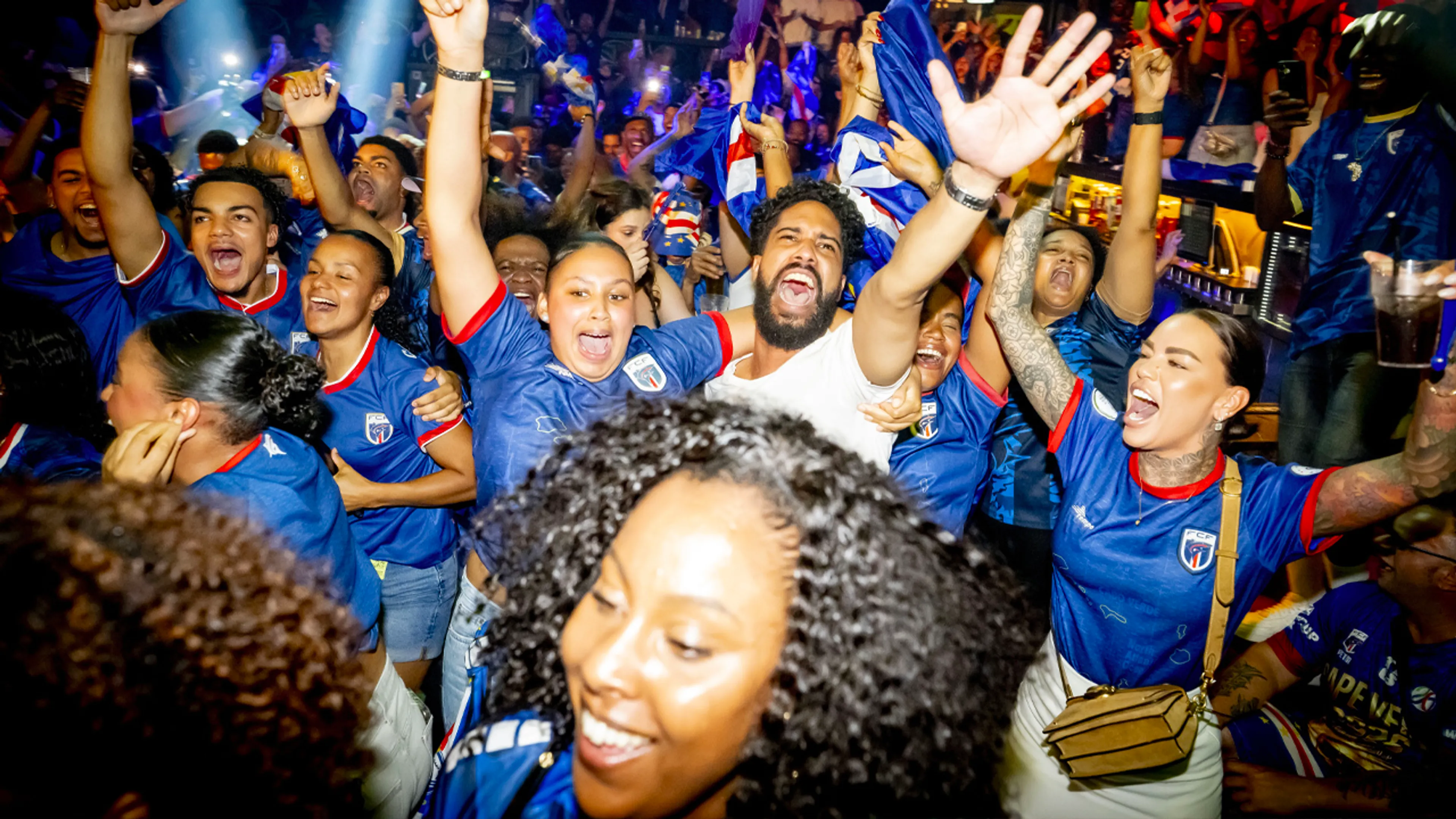 Groot feest in Rotterdam na gelijkspel Kaapverdië tegen Uruguay