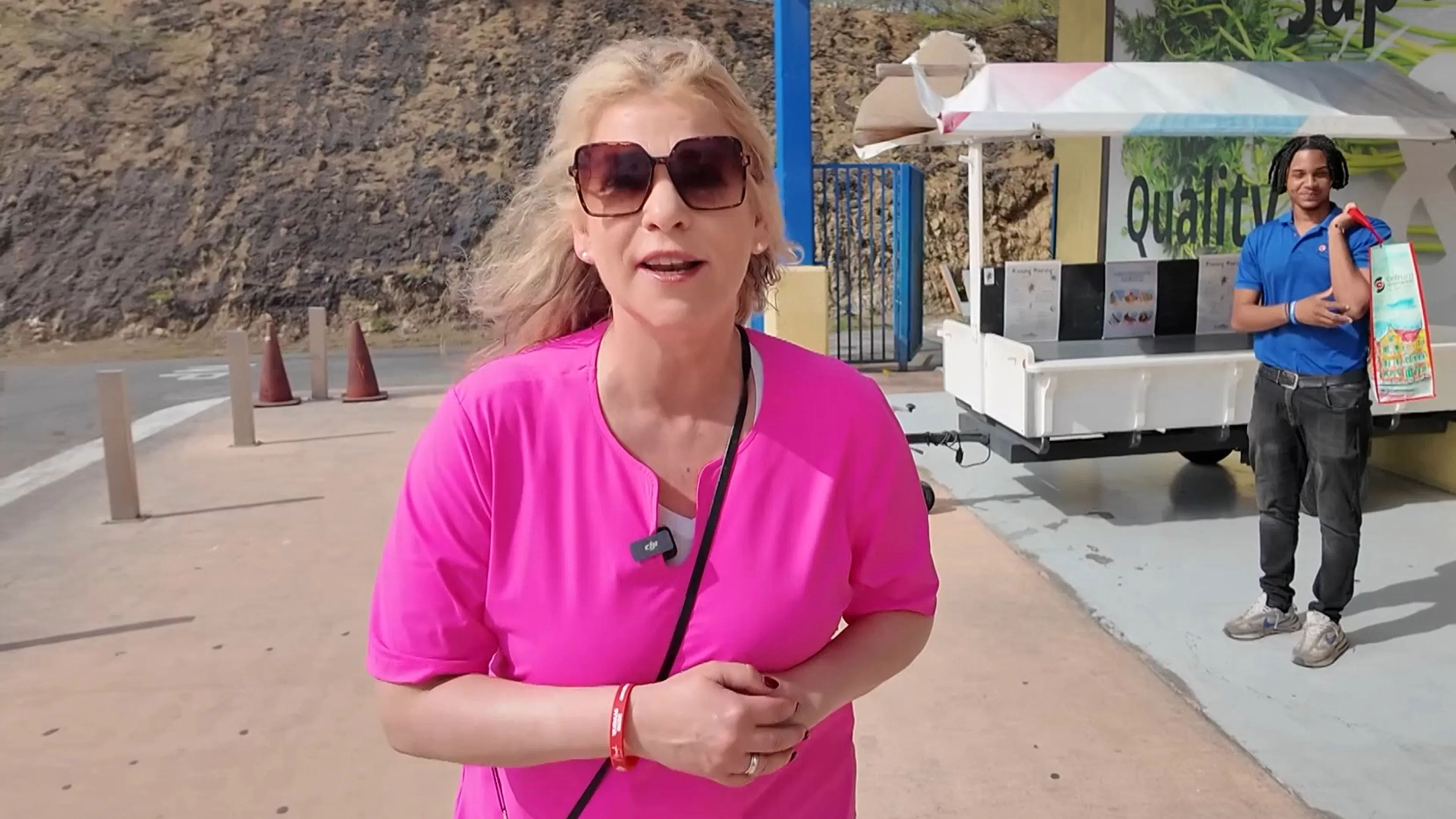 Tina Nijkamp doet boodschappen op Curaçao: 'Ik ben gek op supermarkten!'
