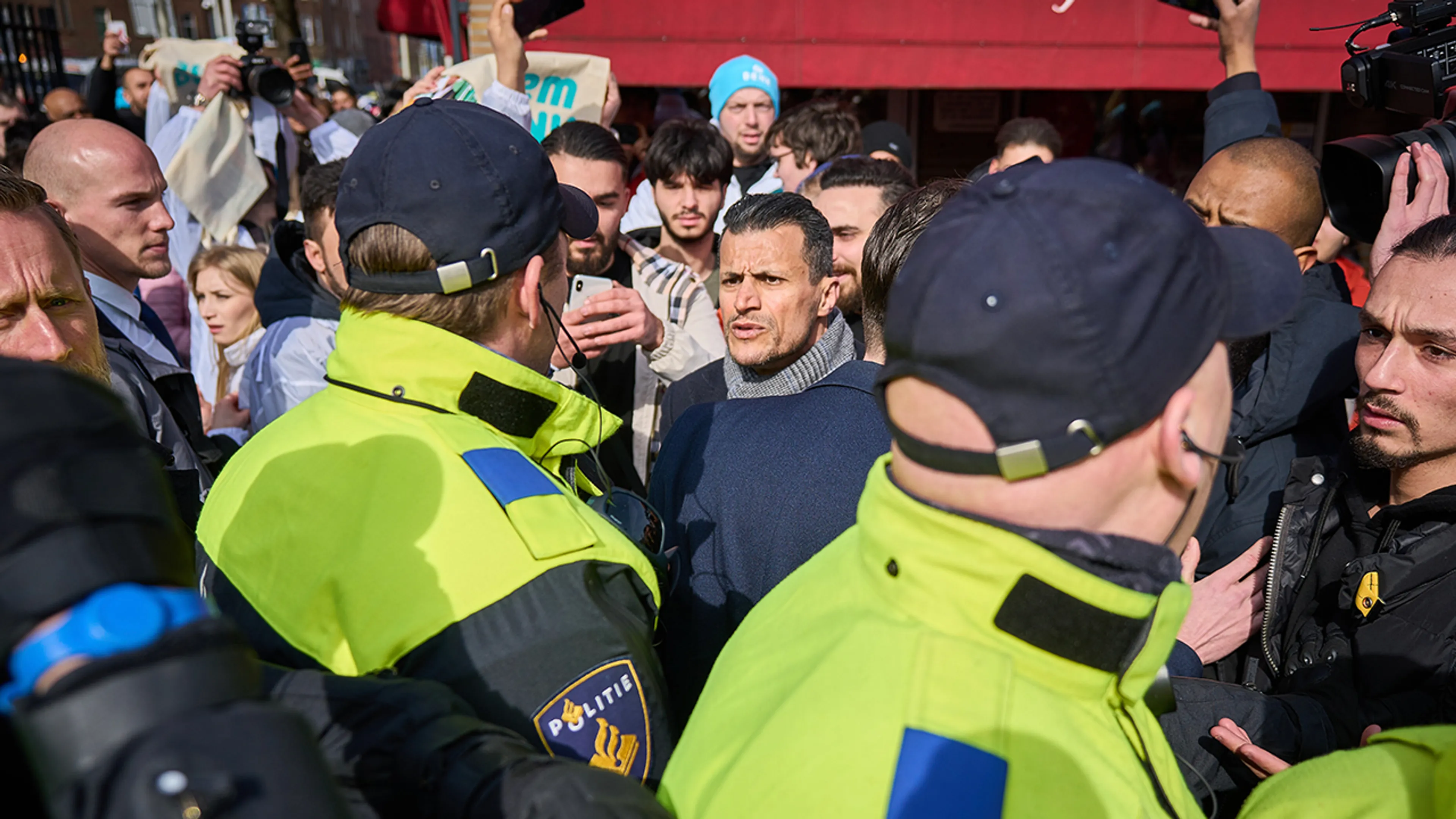 Denk-leider Azarkan aan de kant geduwd tijdens campagne wegens drukte door PVV