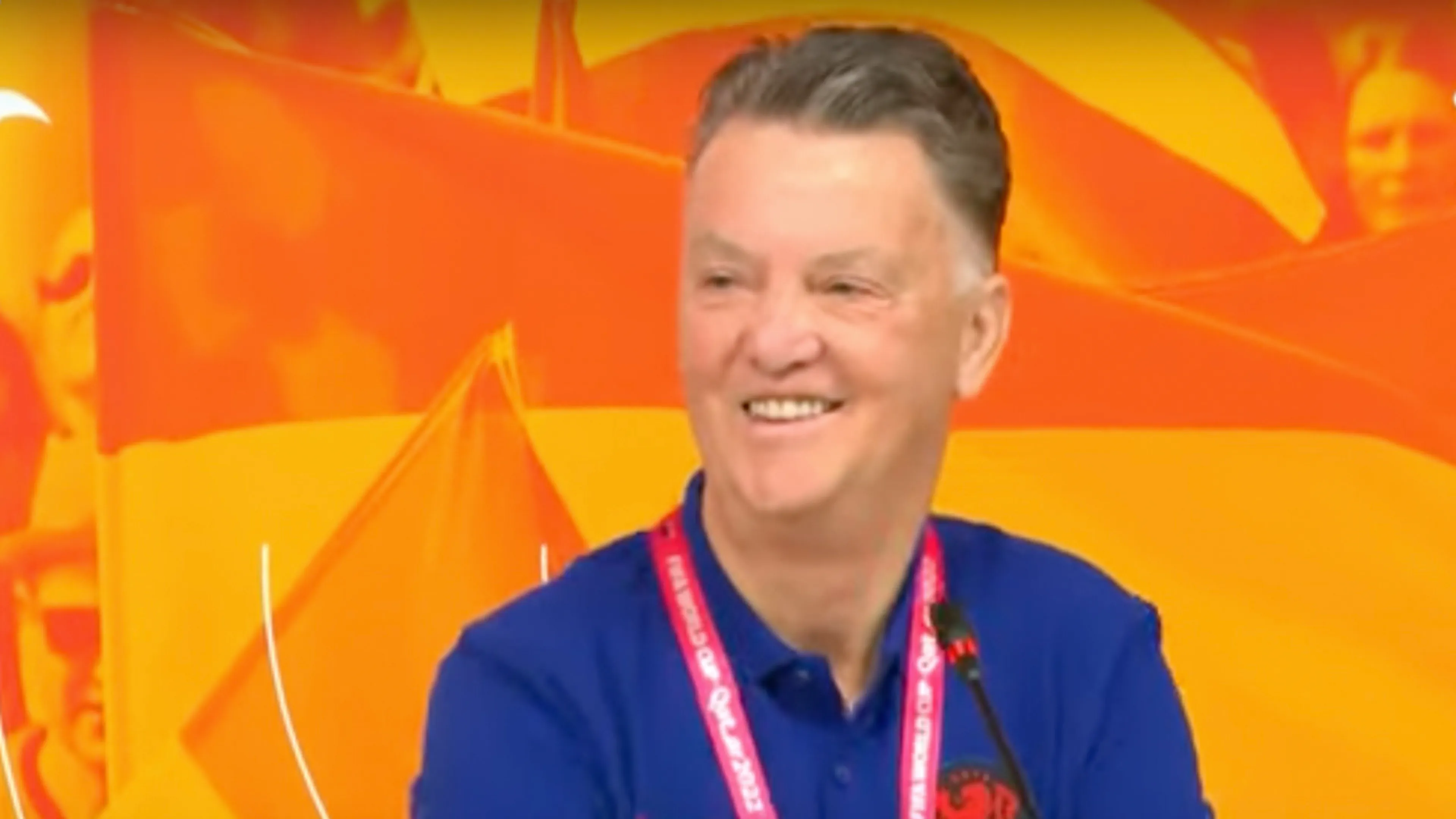Van Gaal geeft opmerkelijke uitleg voor rugnummers: 'Dit is een grapje toch?'